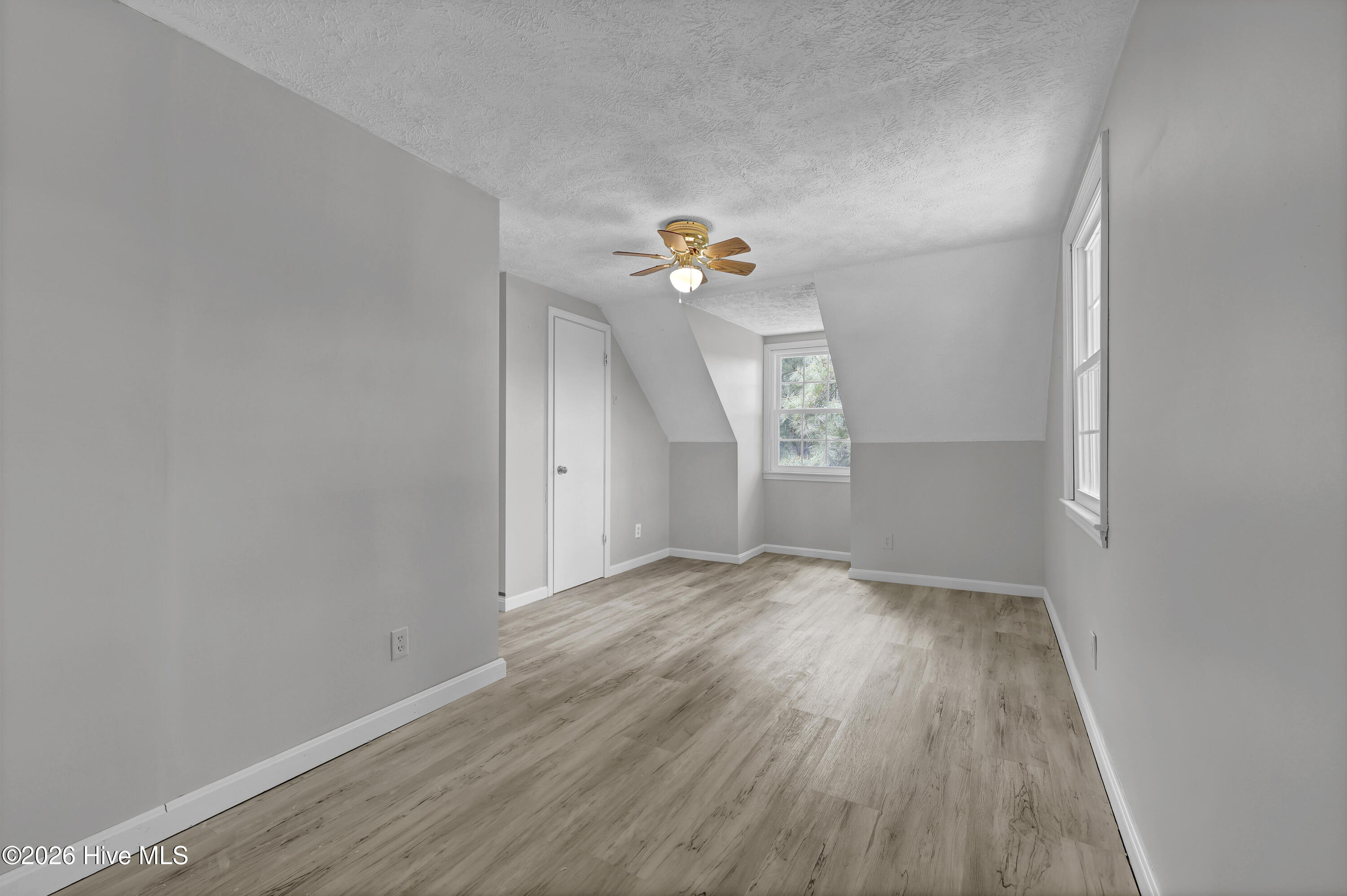 100564655 | Photo 25