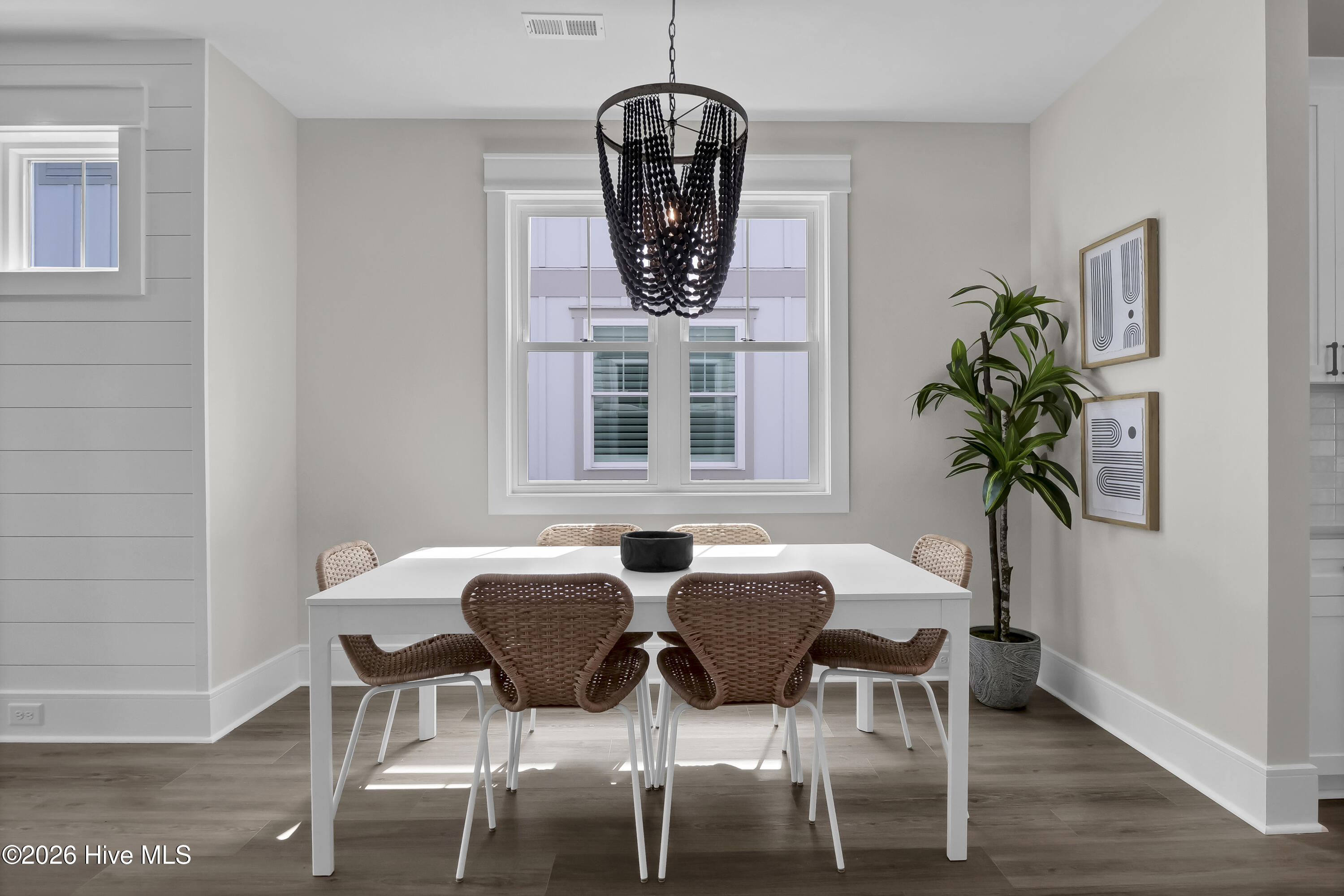 100567892 | Photo 23