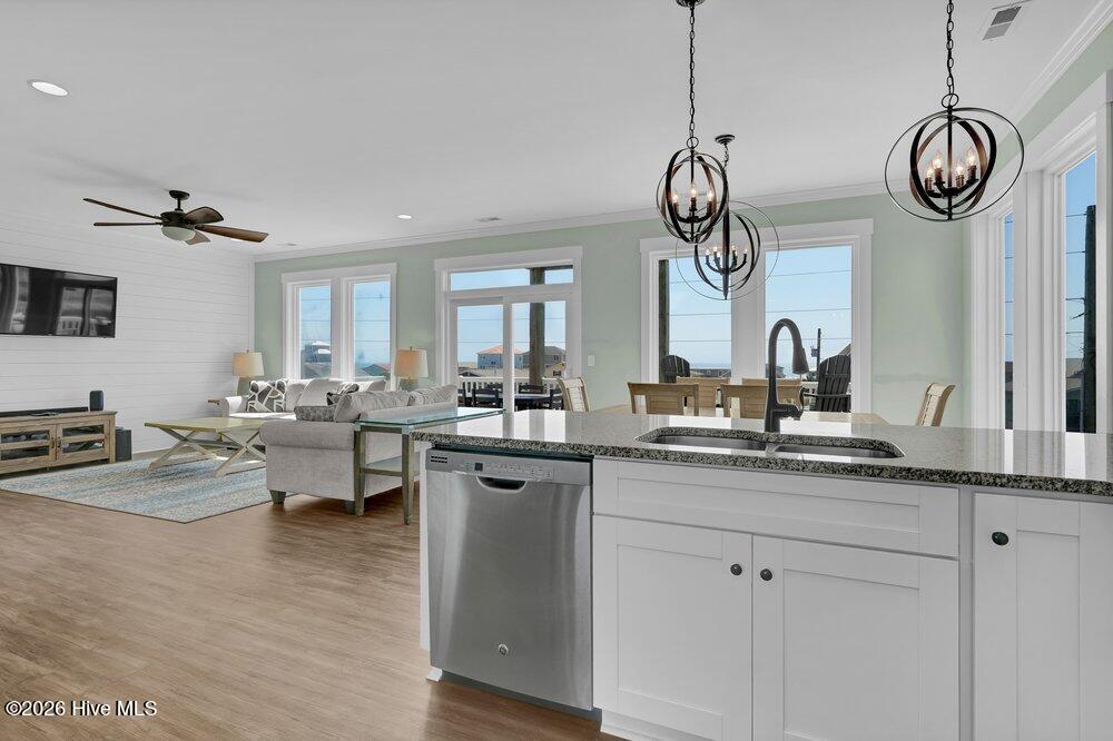 100564441 | Photo 12