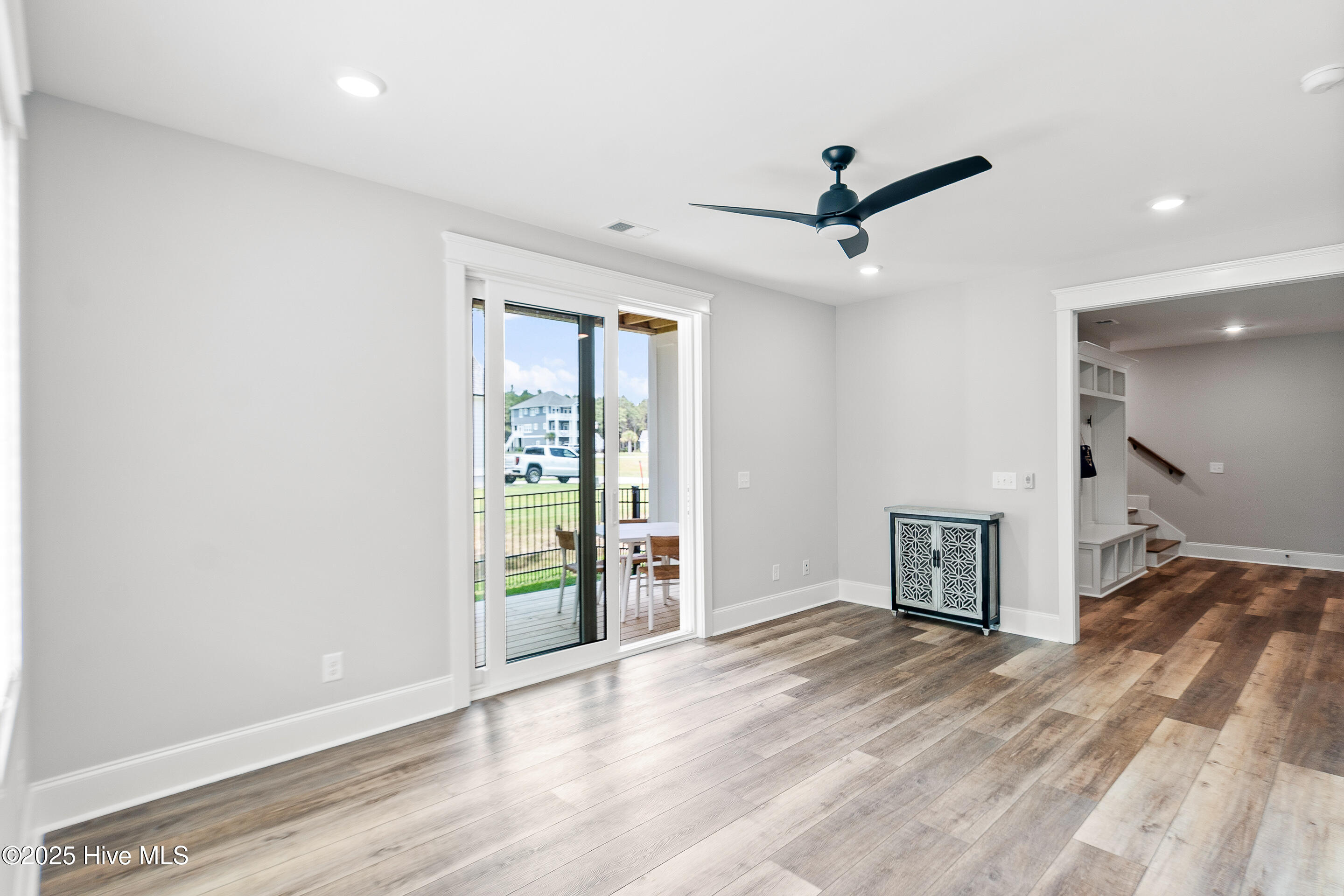 100526022 | Photo 41