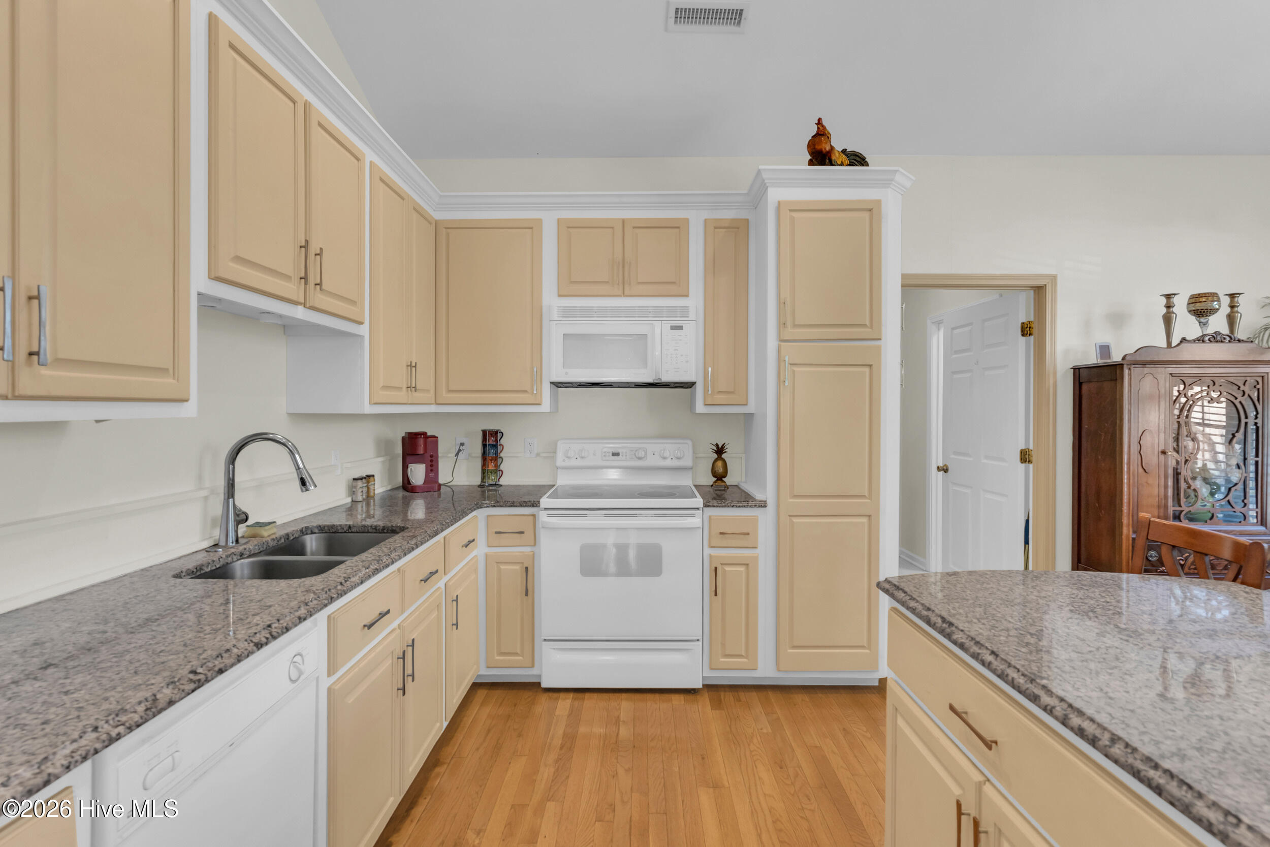 100552694 | Photo 11