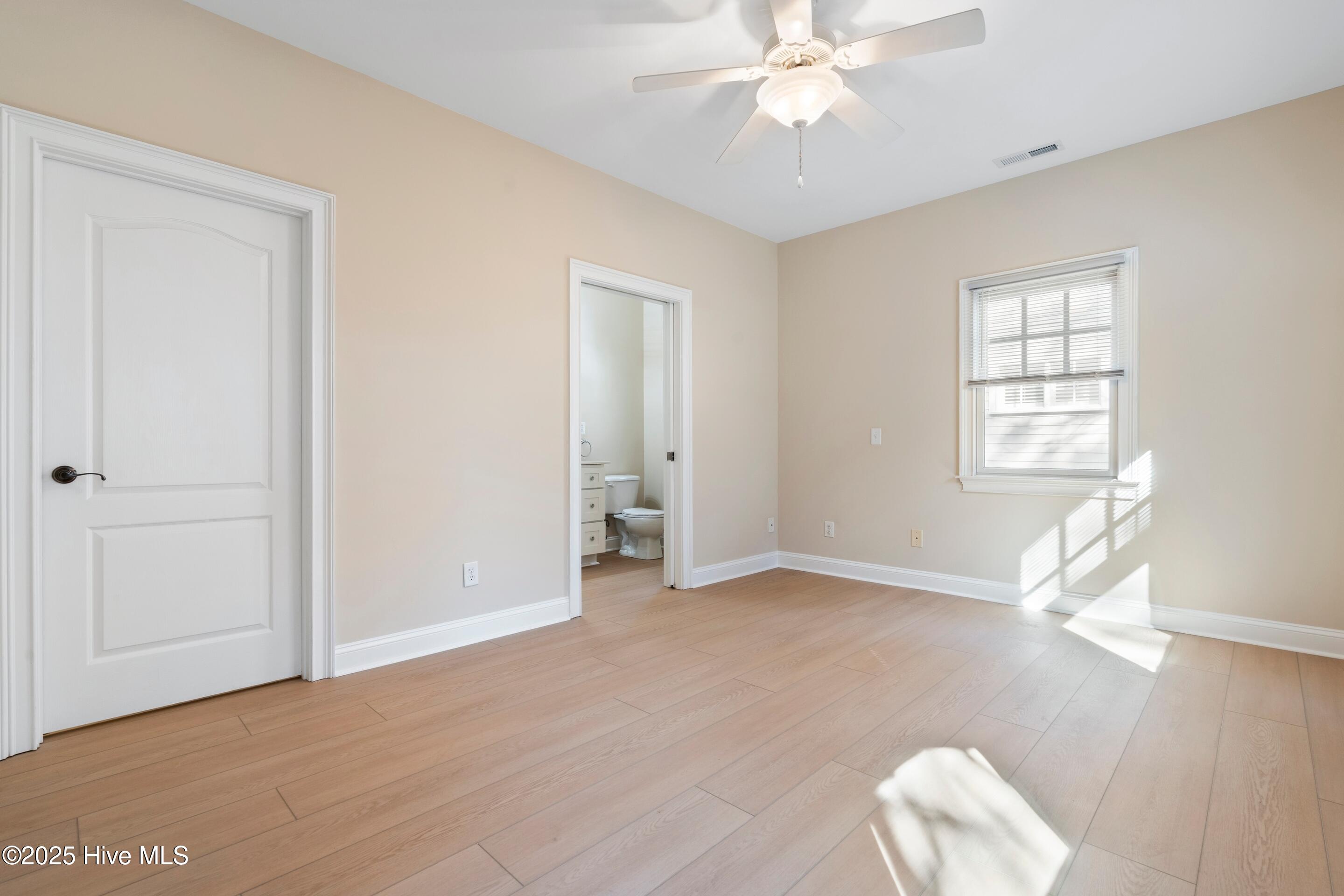 100543088 | Photo 15