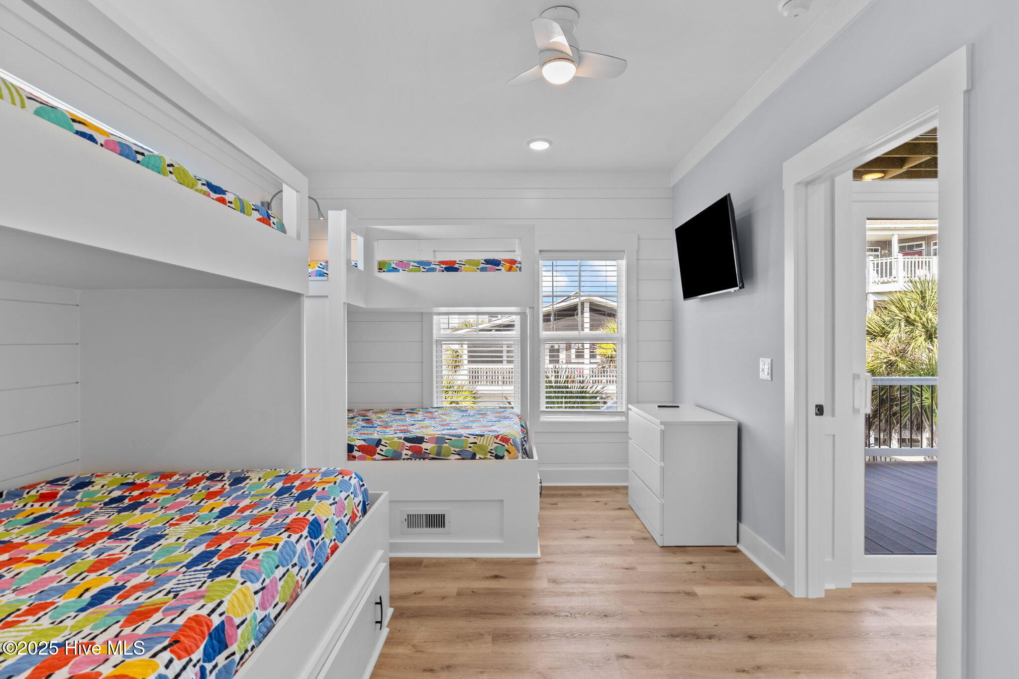 100545379 | Photo 15