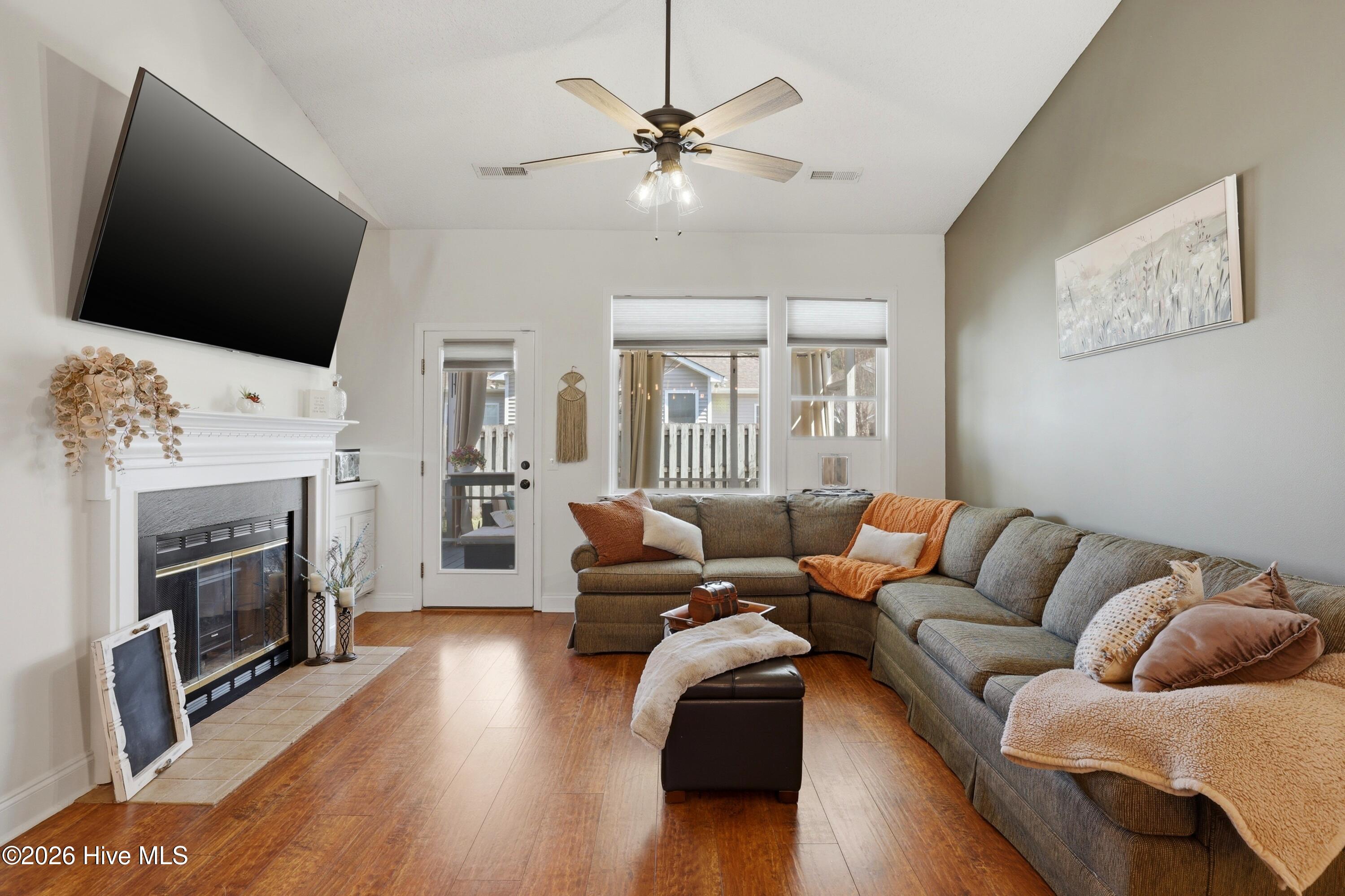 100560497 | Photo 13