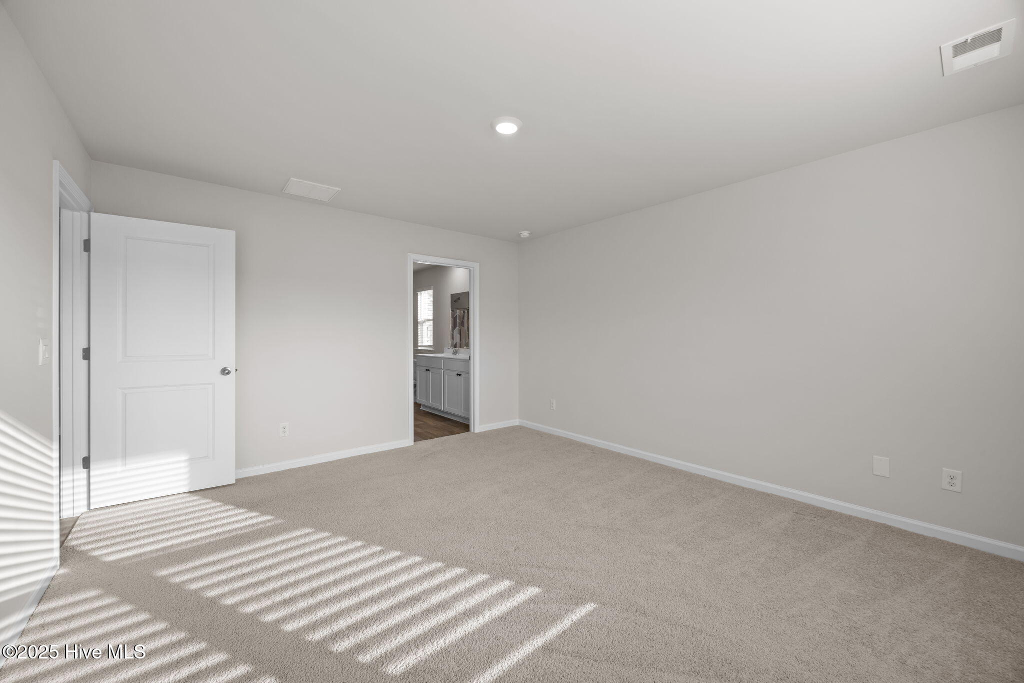 100542693 | Photo 36