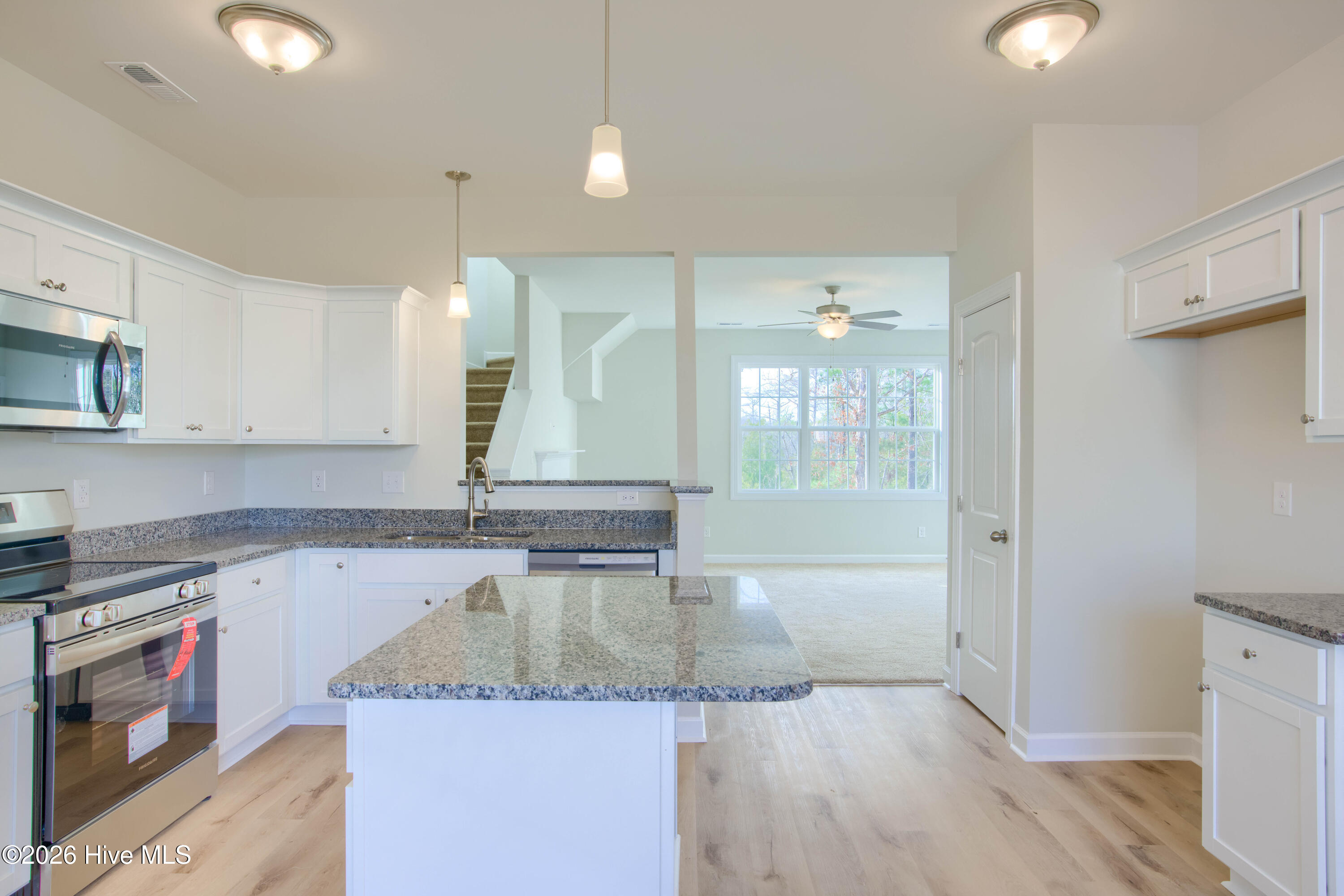 100526870 | Photo 29