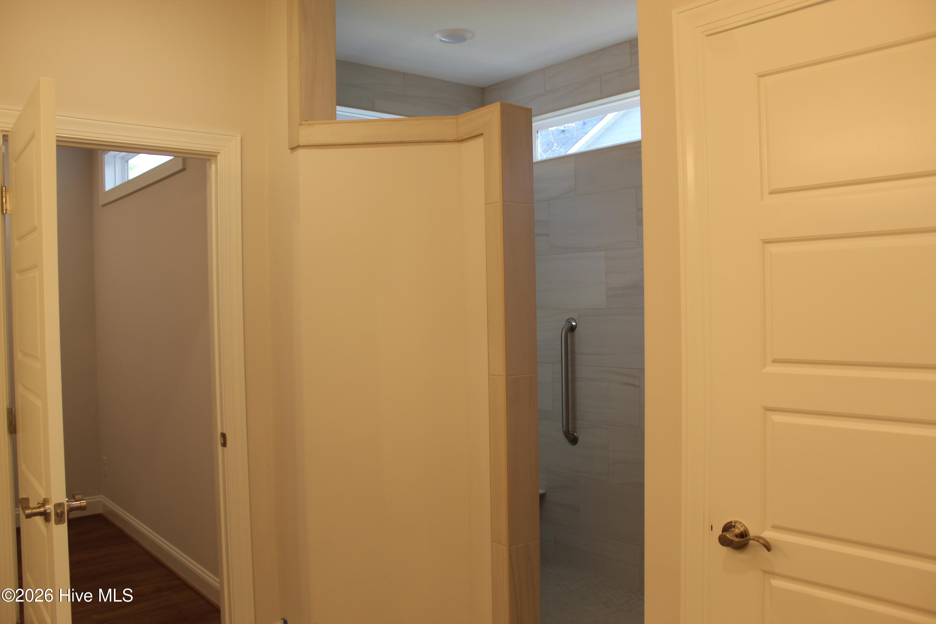 100536128 | Photo 16