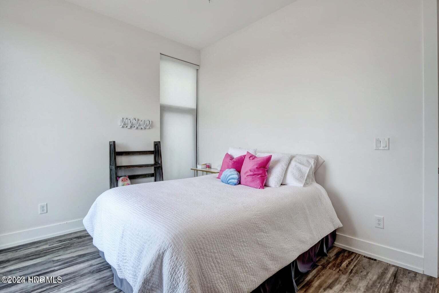 100548668 | Photo 19