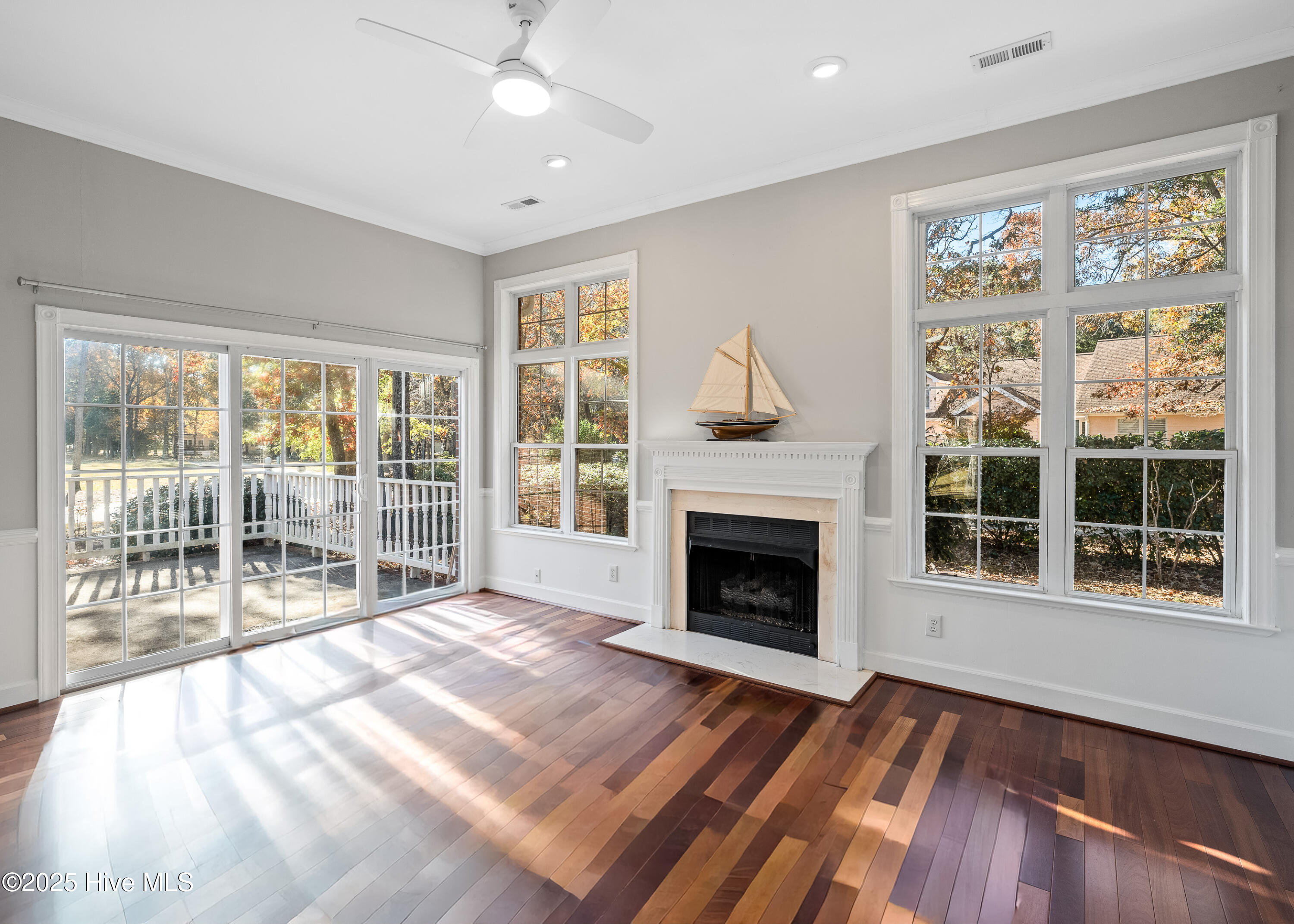 100543941 | Photo 23