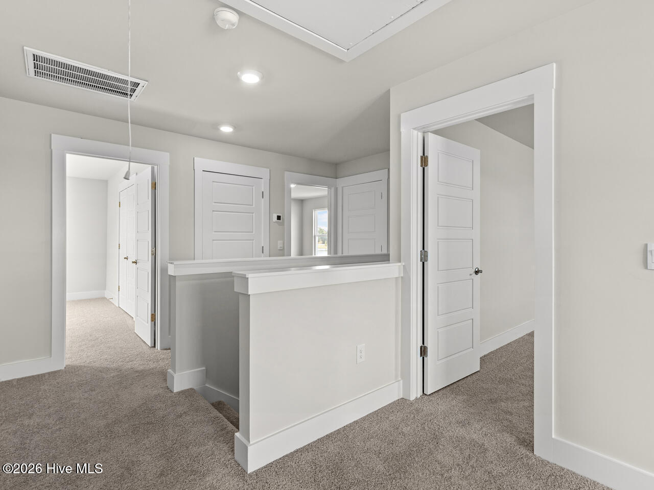 100545600 | Photo 38