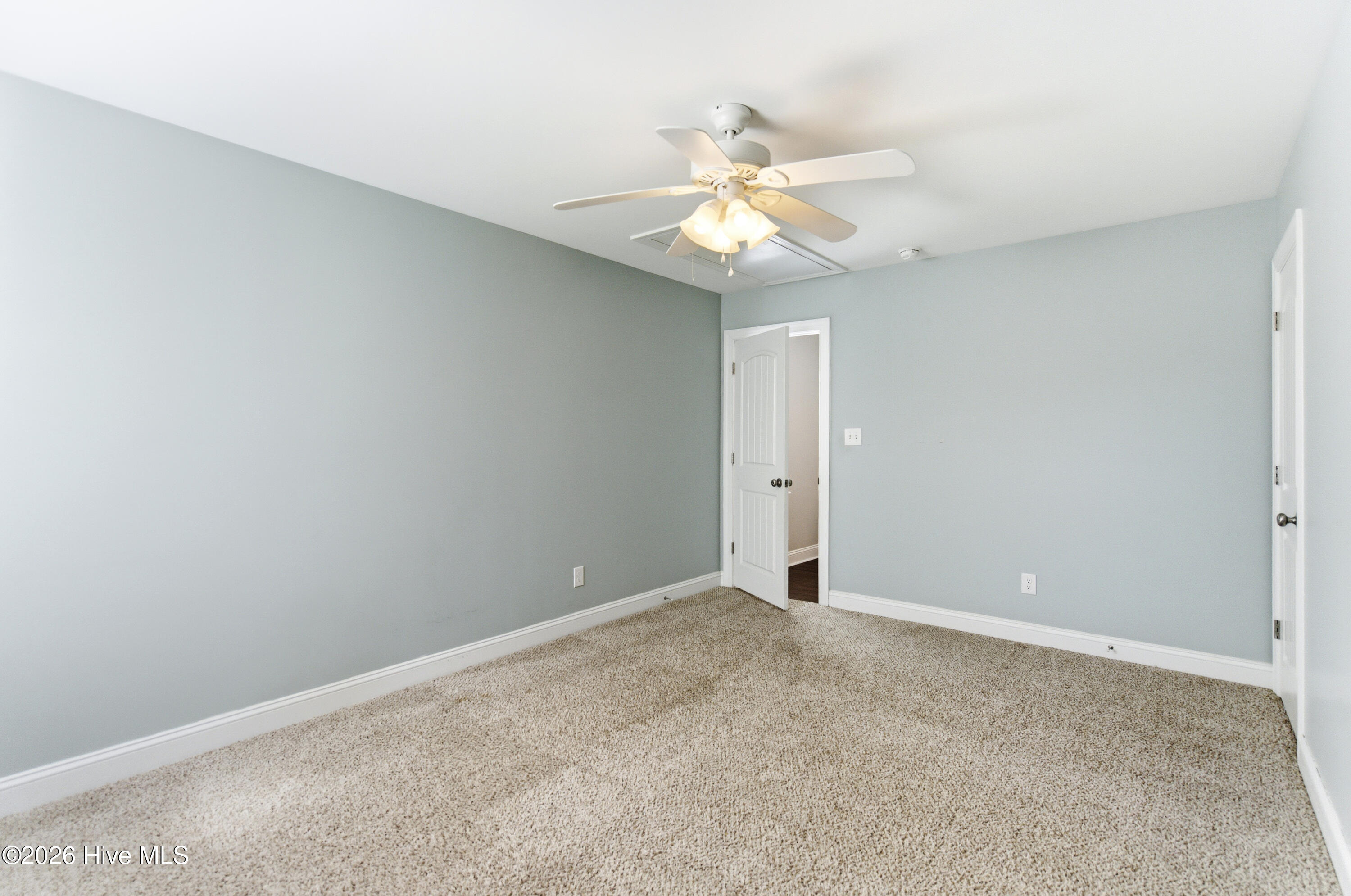 100566364 | Photo 37