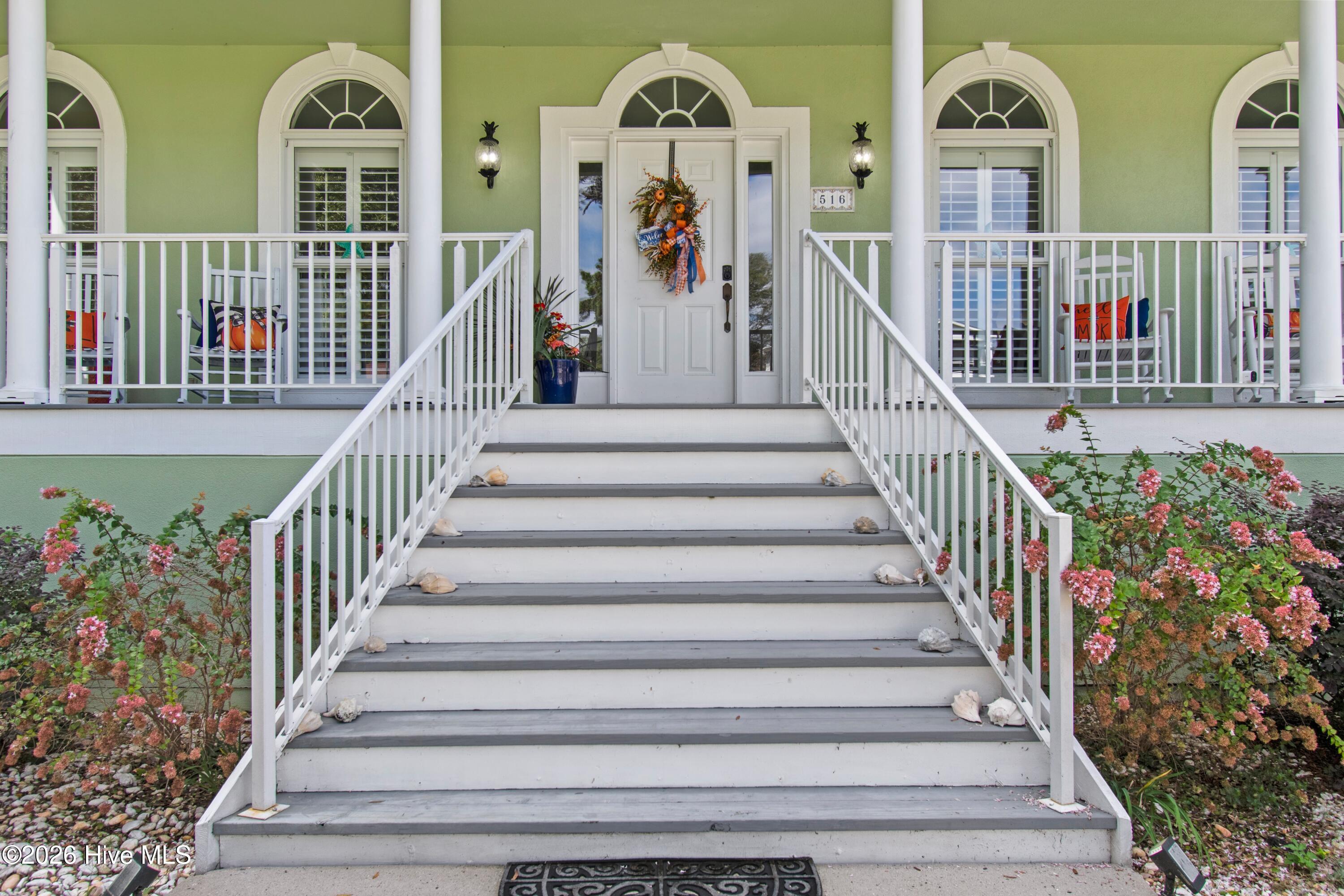 516 Twisted Oak Lane — listing photograph 3
