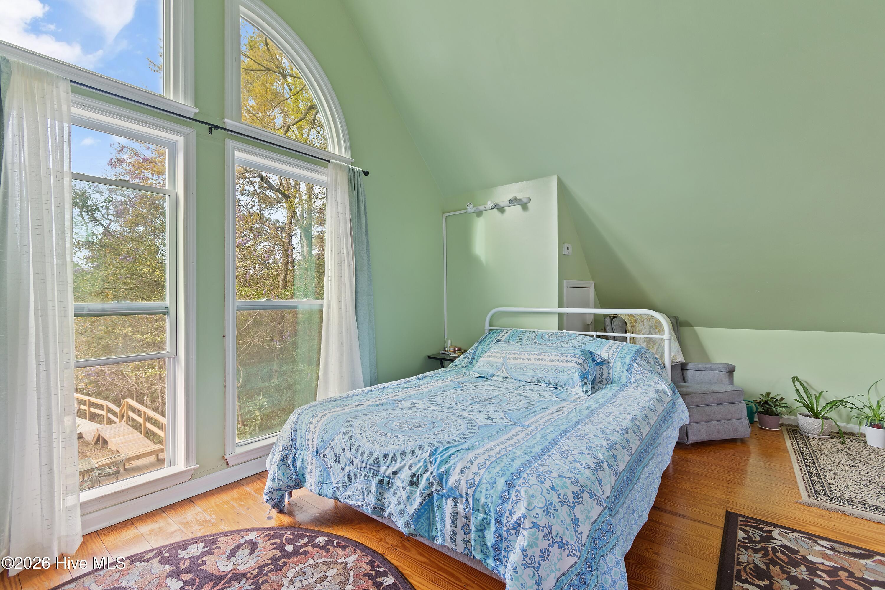 100564312 | Photo 46