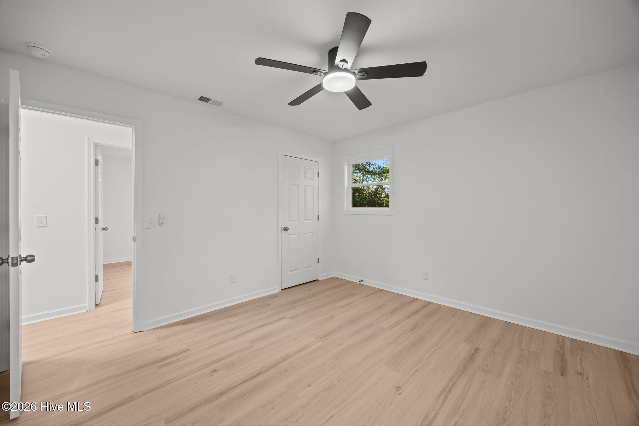 100548190 | Photo 19