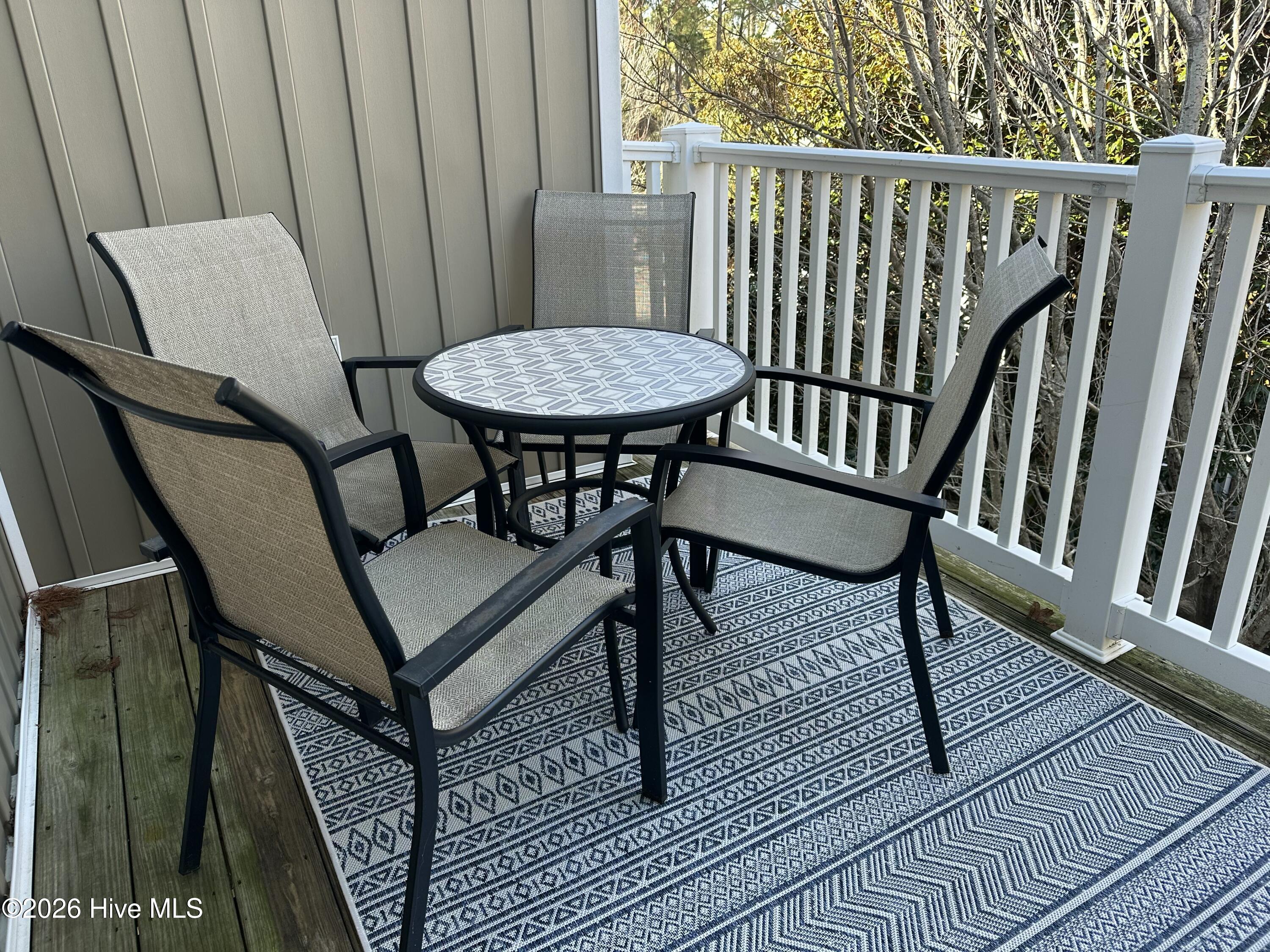 100550987 | Photo 25