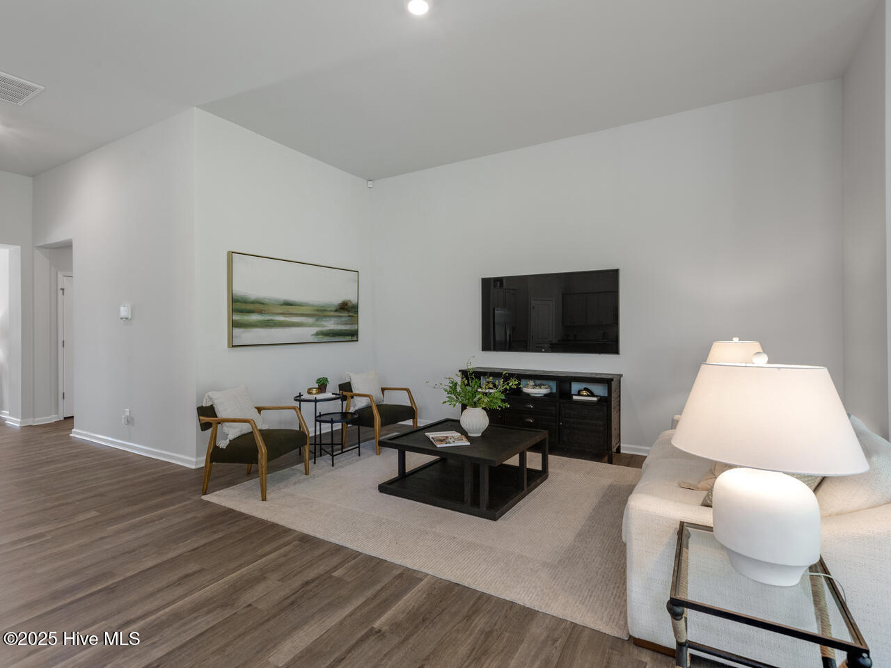 100567860 | Photo 16