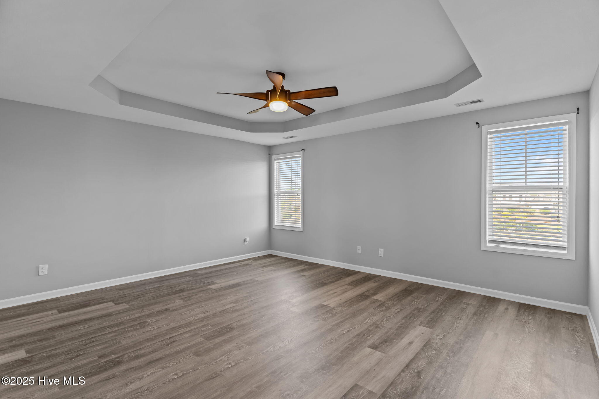 100536530 | Photo 22