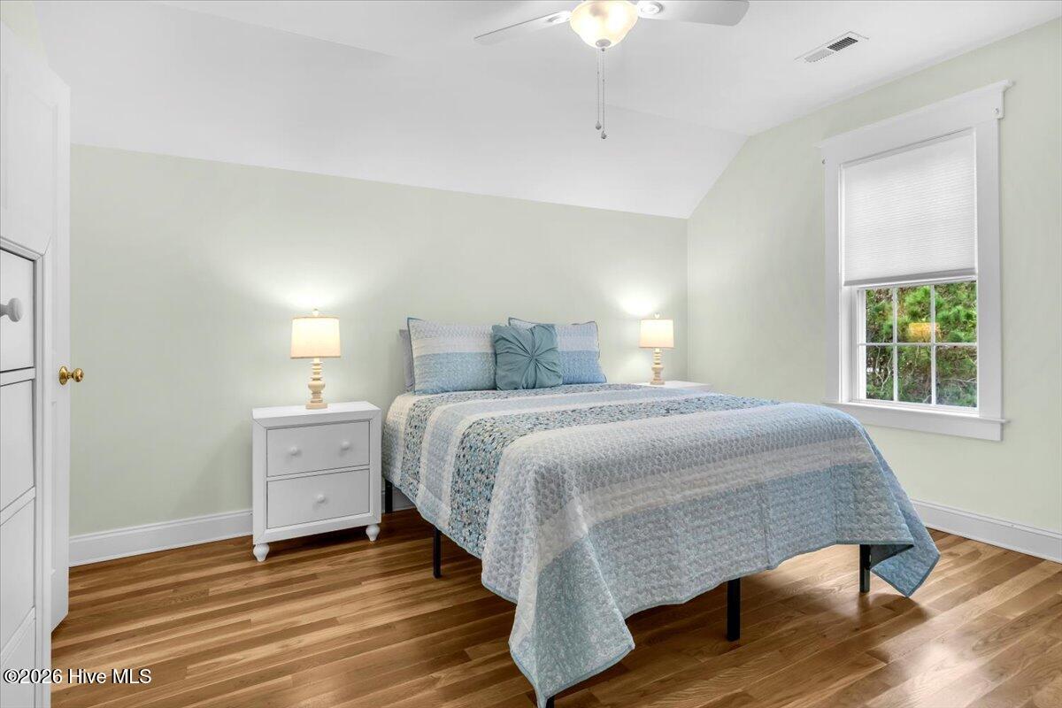 100556274 | Photo 38