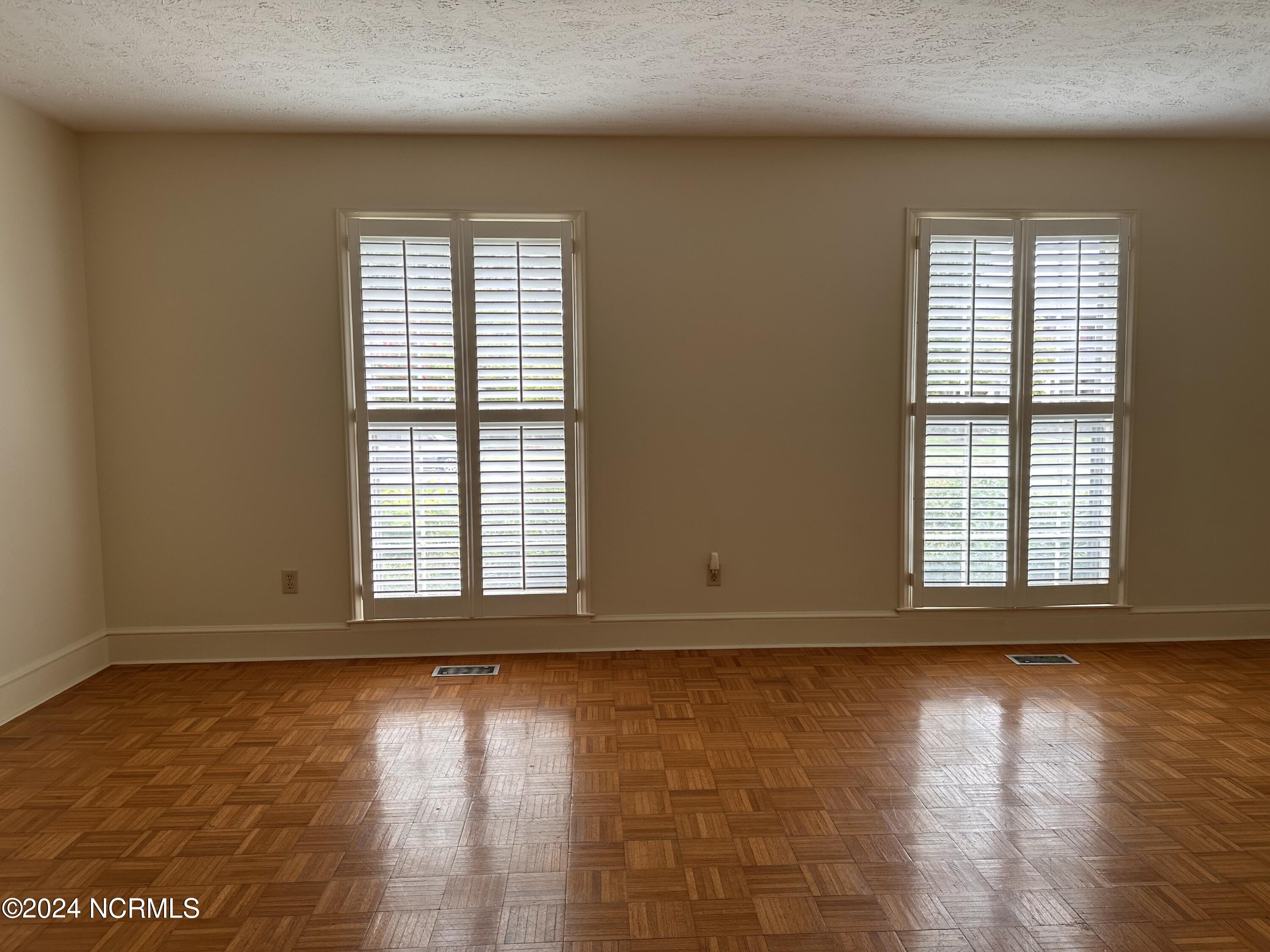 100466276 | Photo 43