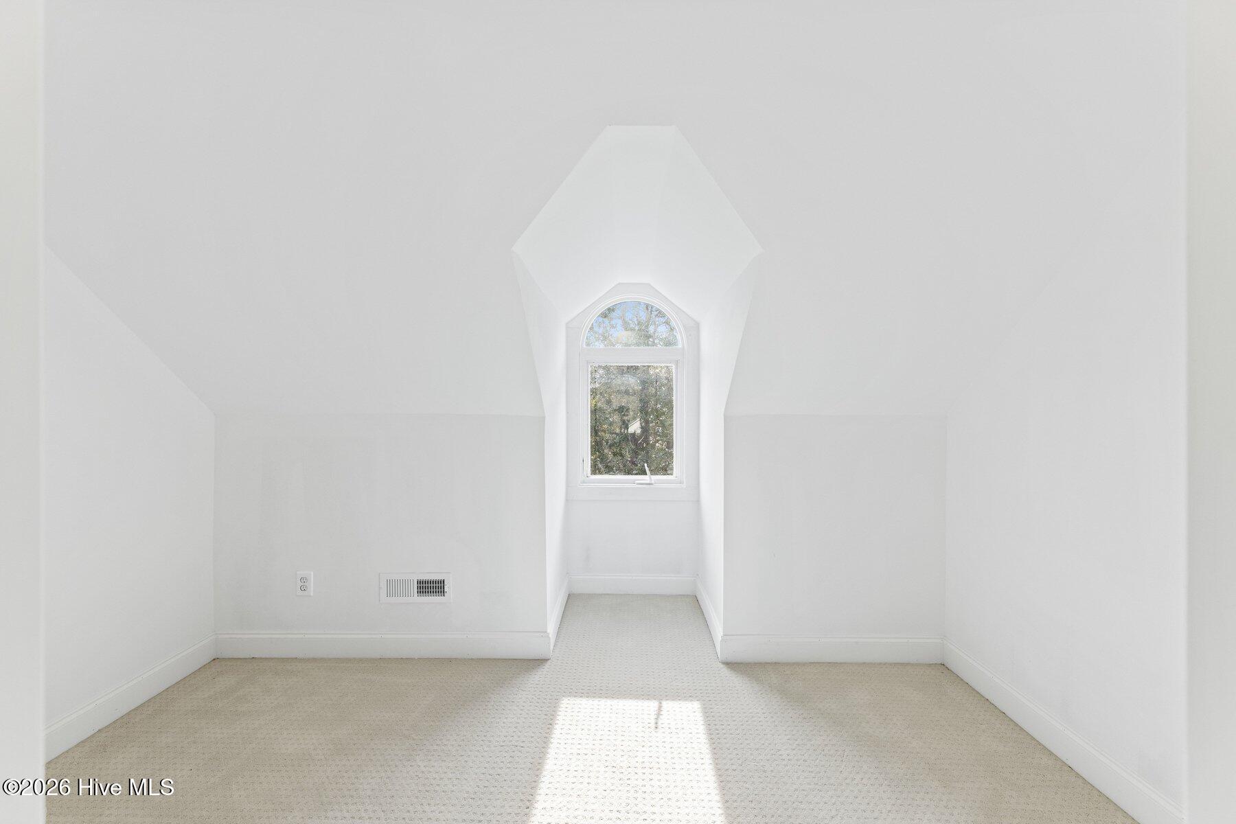 100551299 | Photo 44