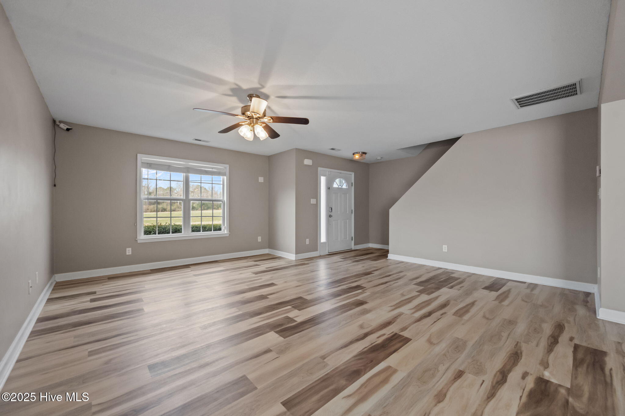 100546071 | Photo 25