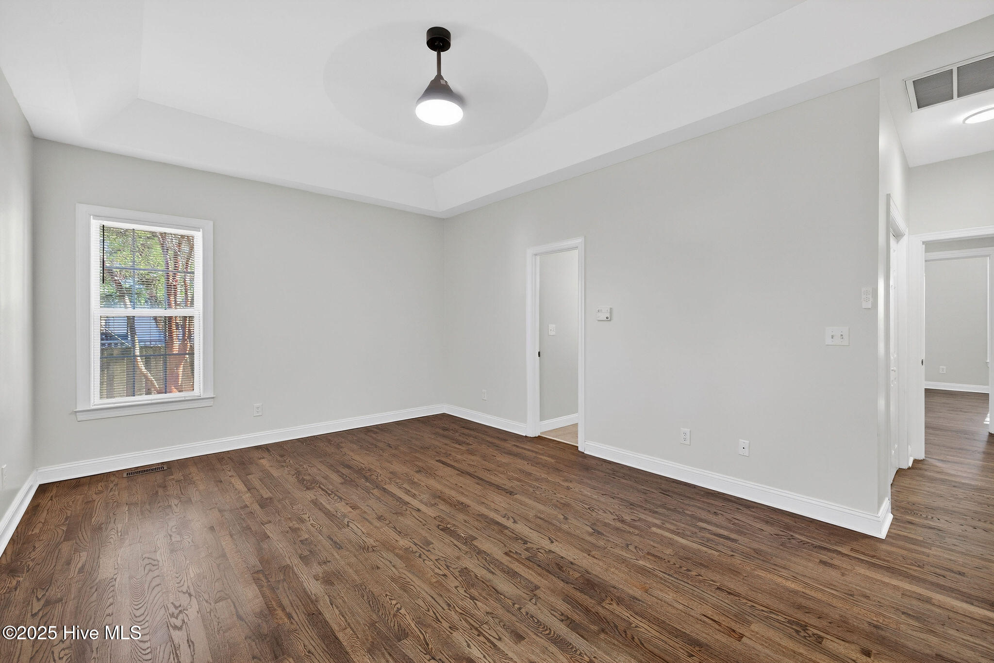 100544909 | Photo 18