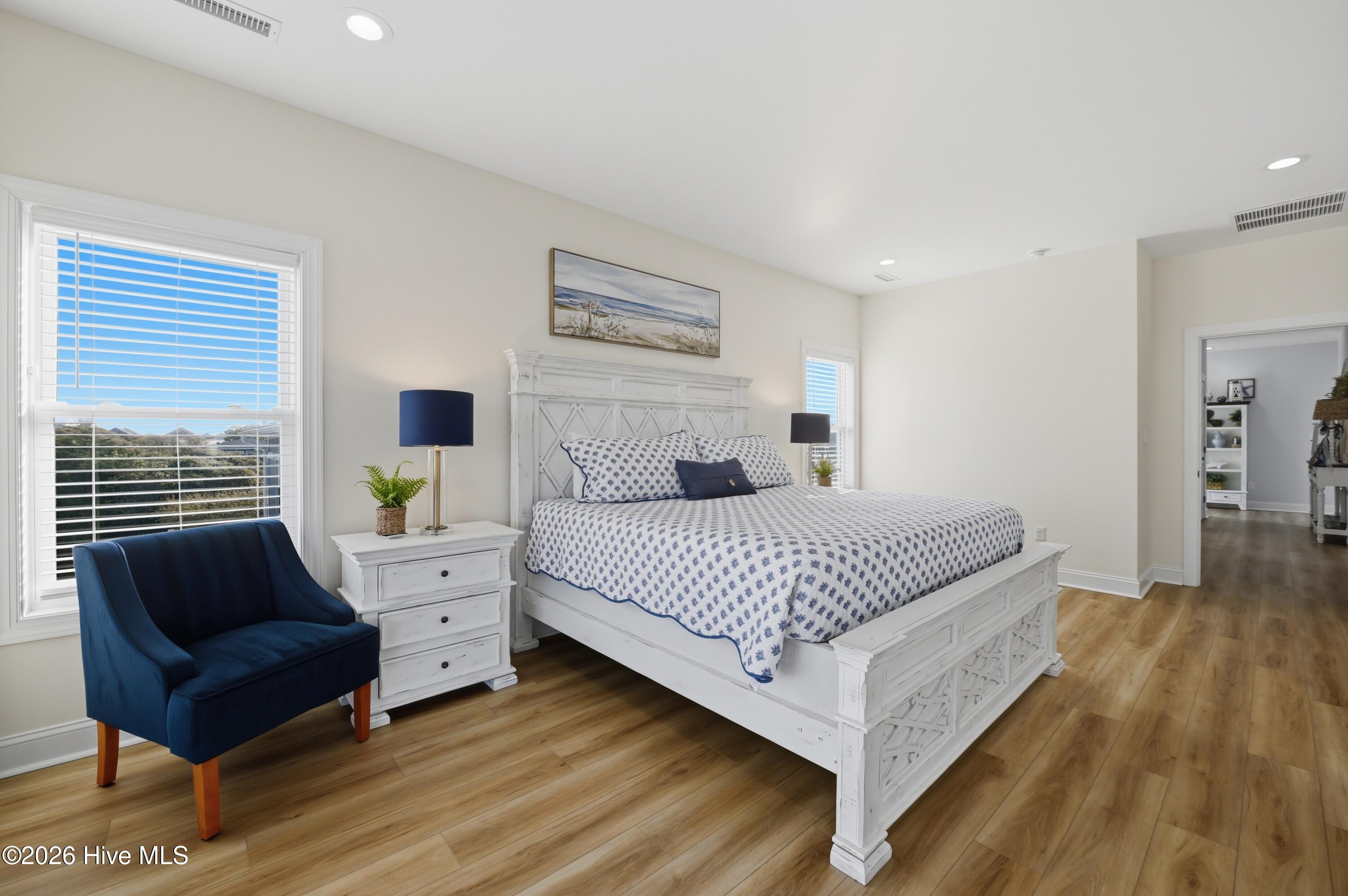 100561977 | Photo 25