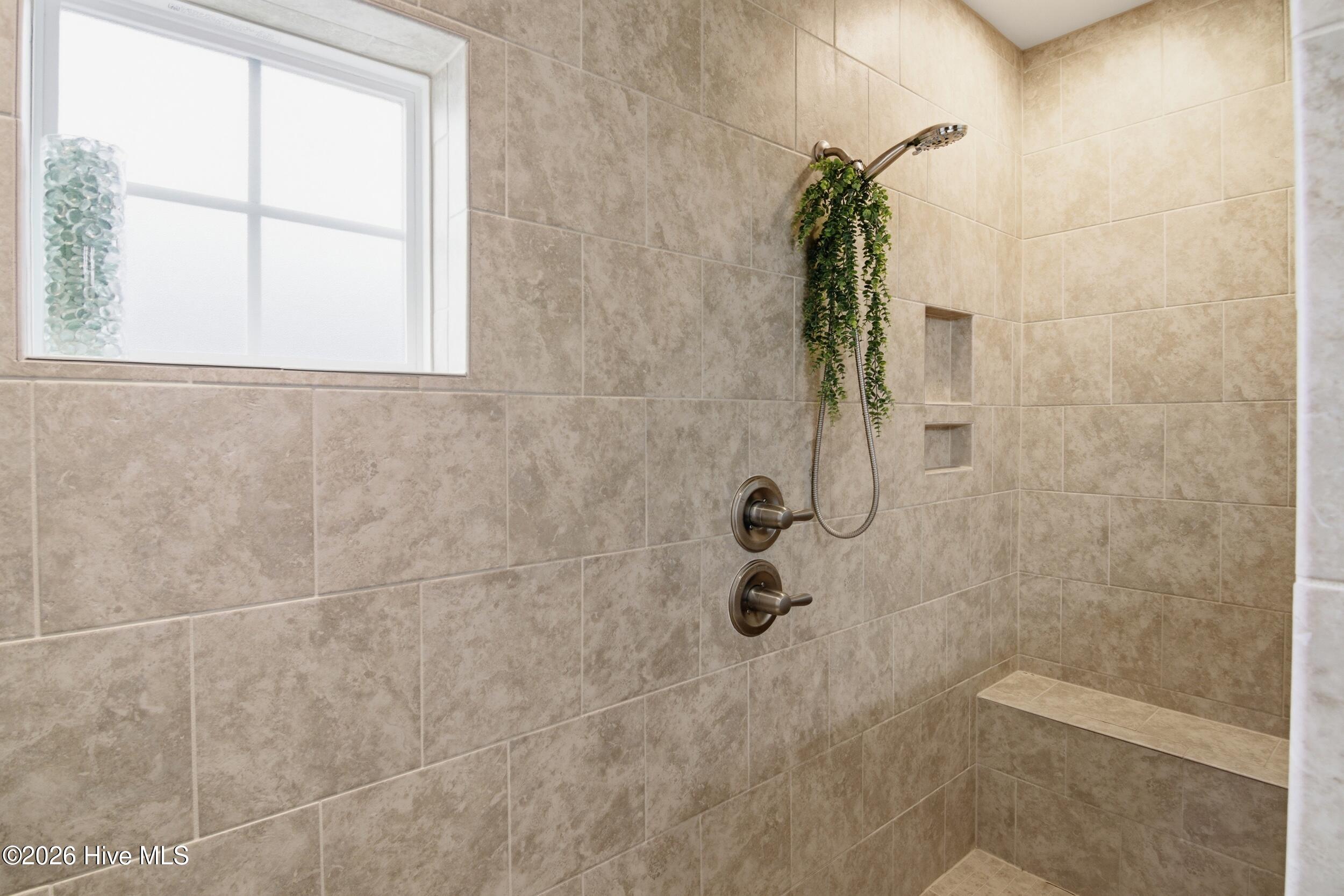 100556252 | Photo 32