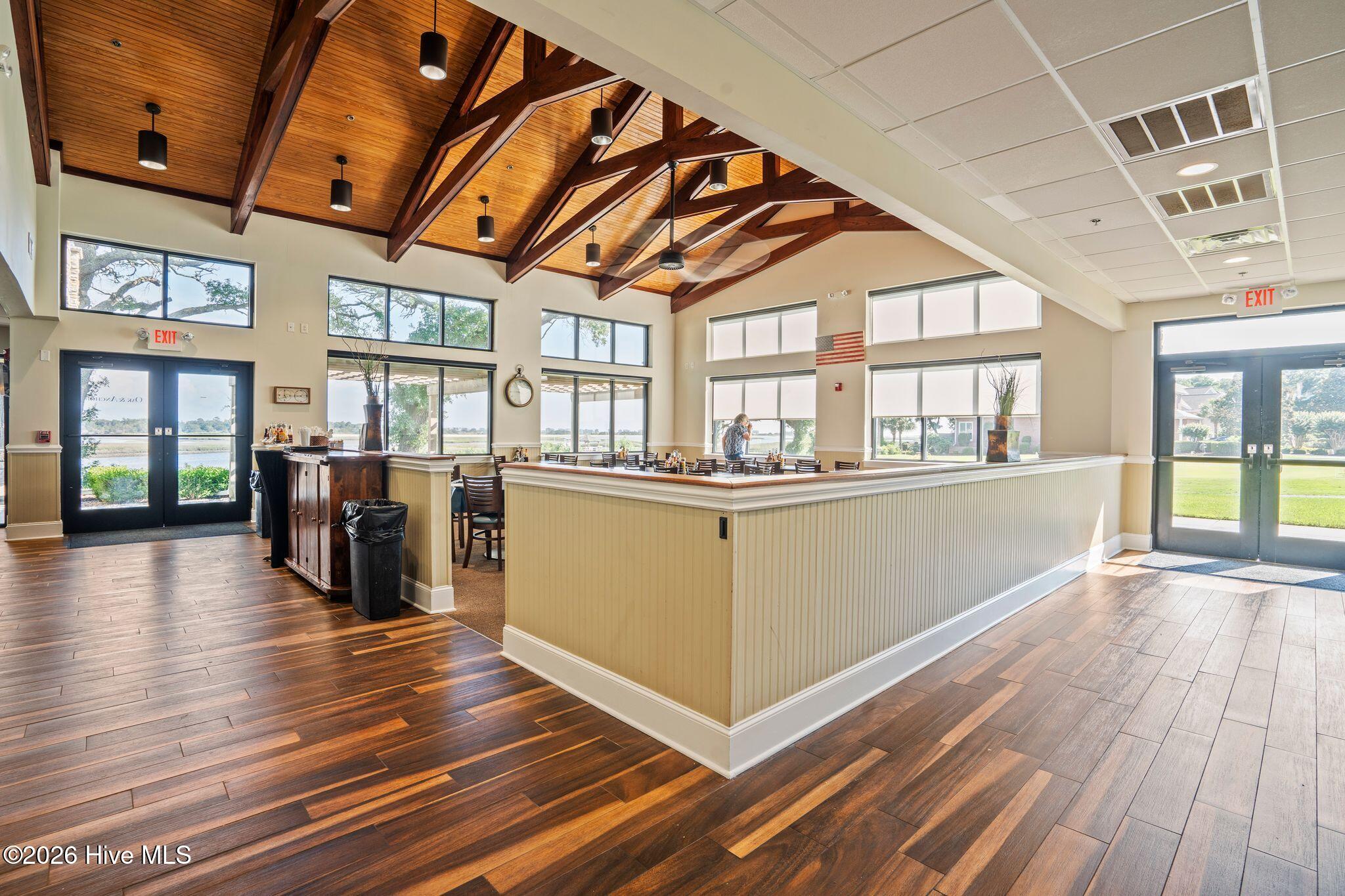 100562412 | Photo 85