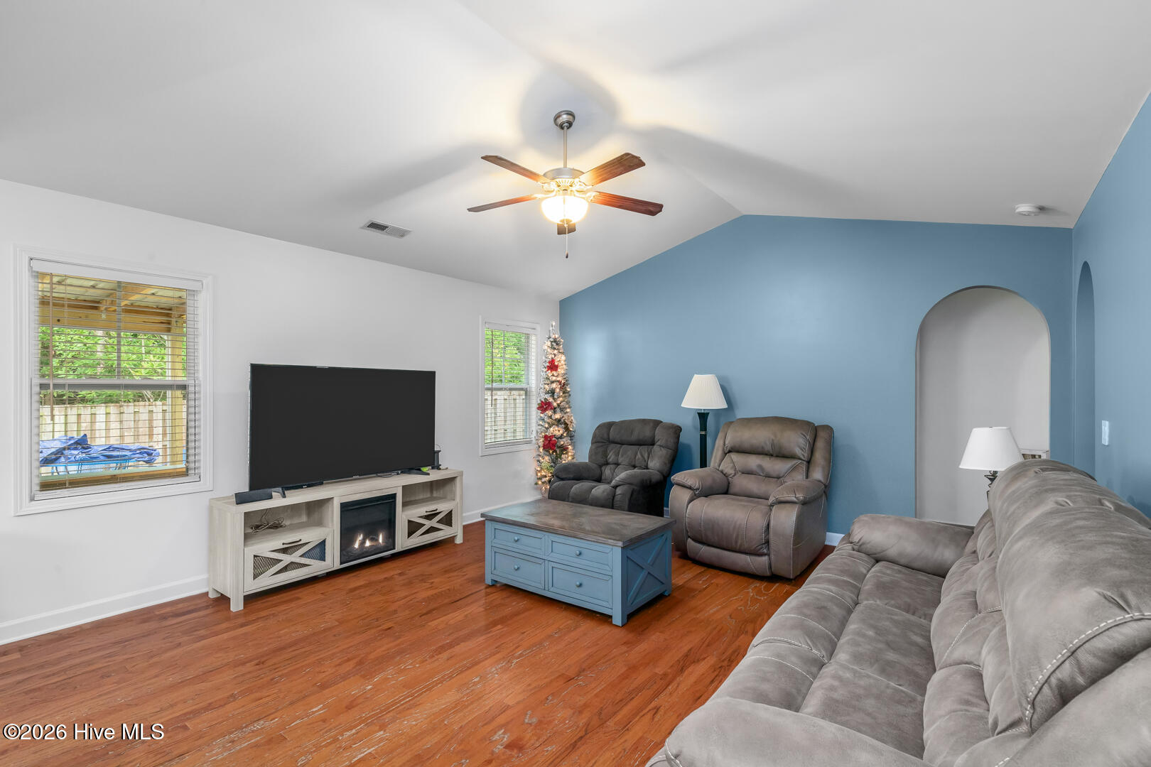 100562392 | Photo 14