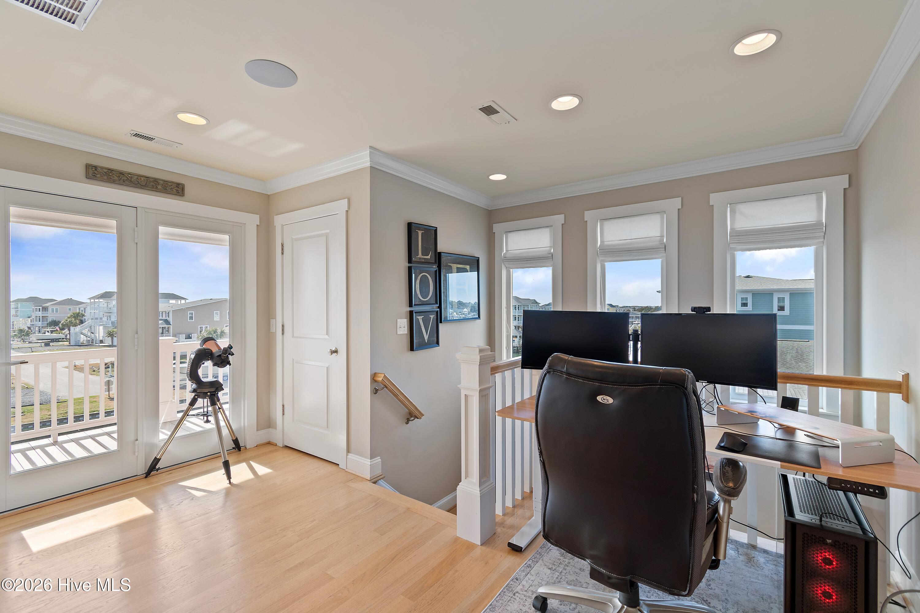 100547870 | Photo 31