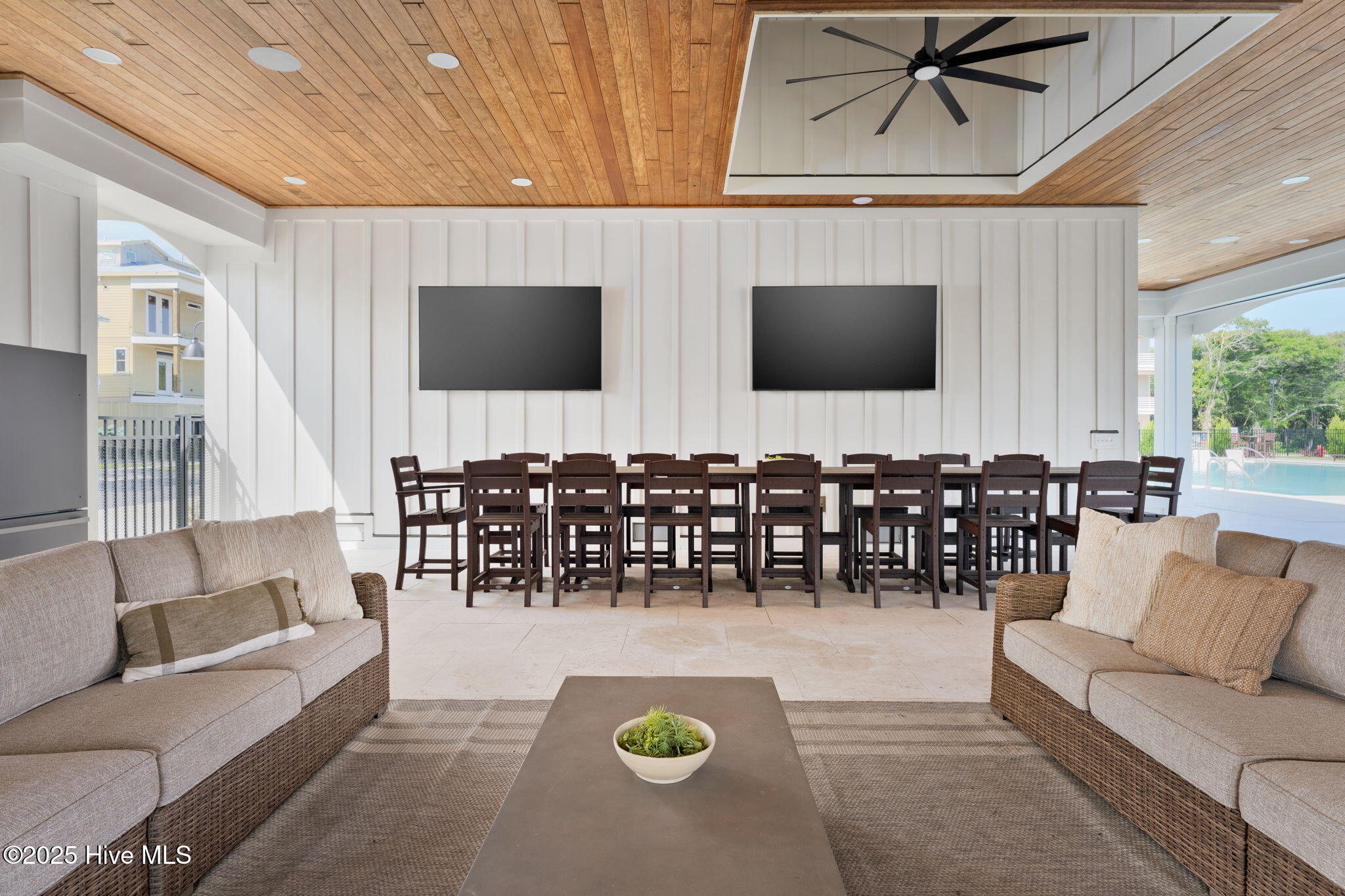 100521152 | Photo 36