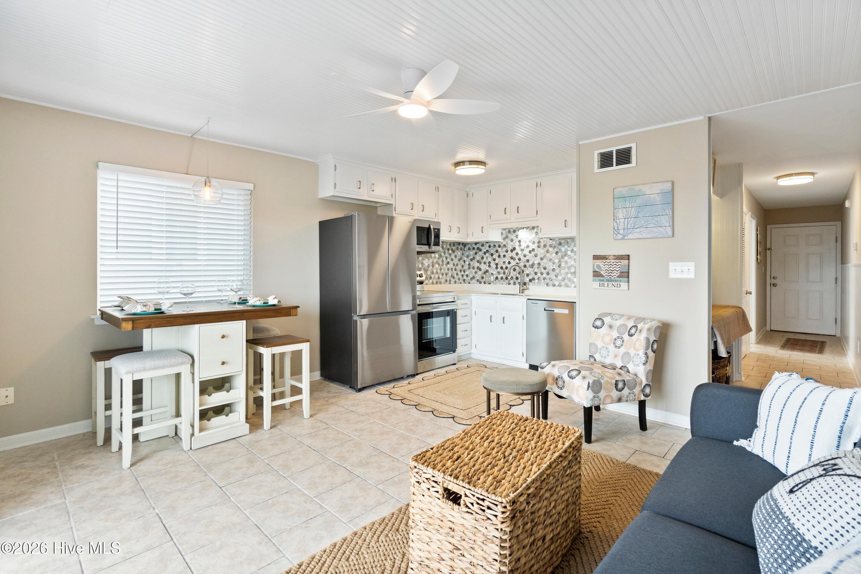 100549328 | Photo 11