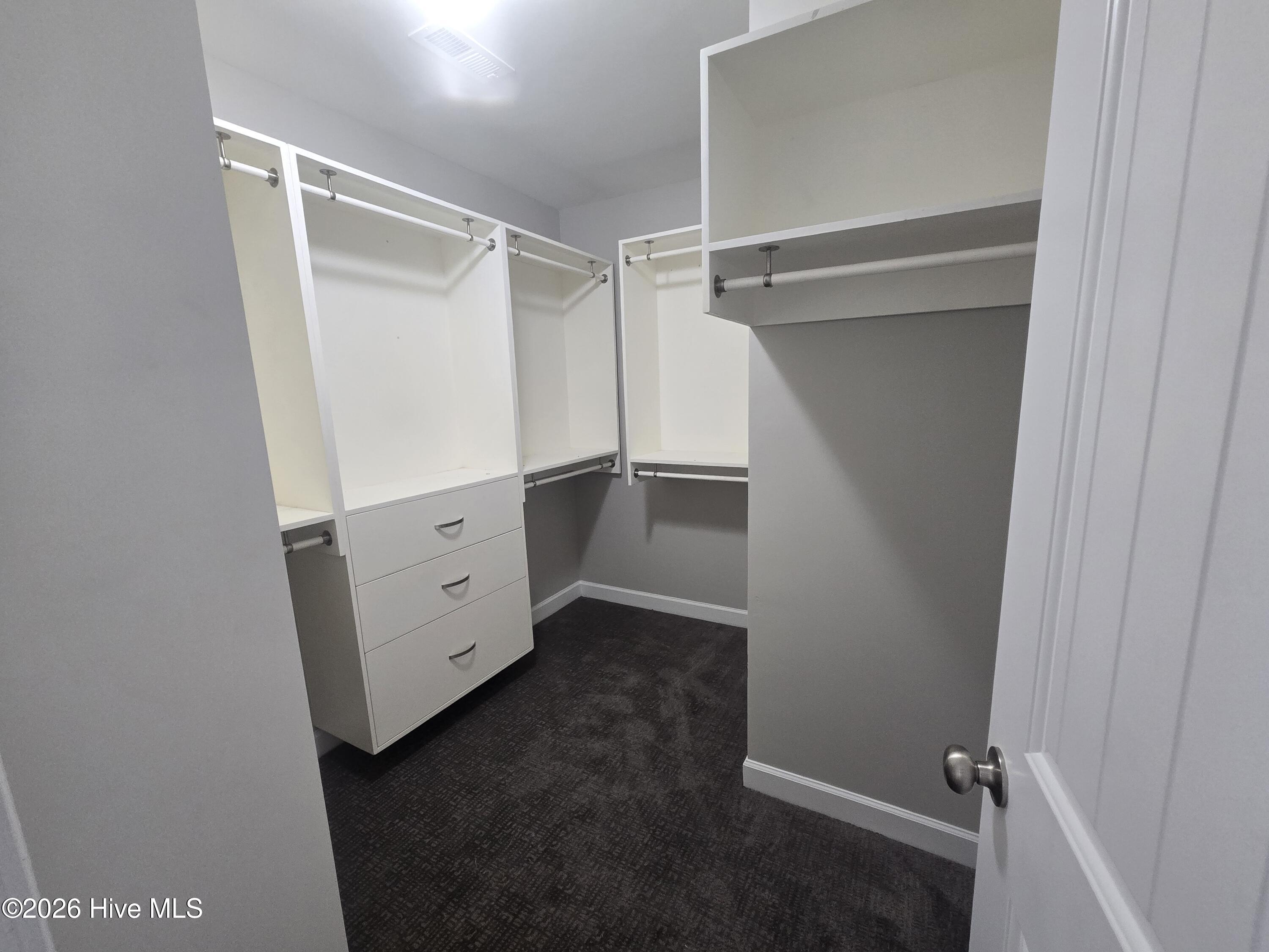 100562974 | Photo 12