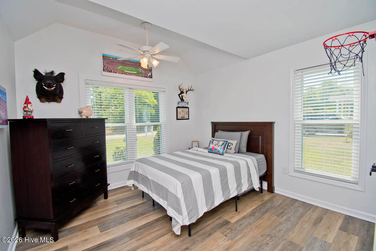 100569264 | Photo 19