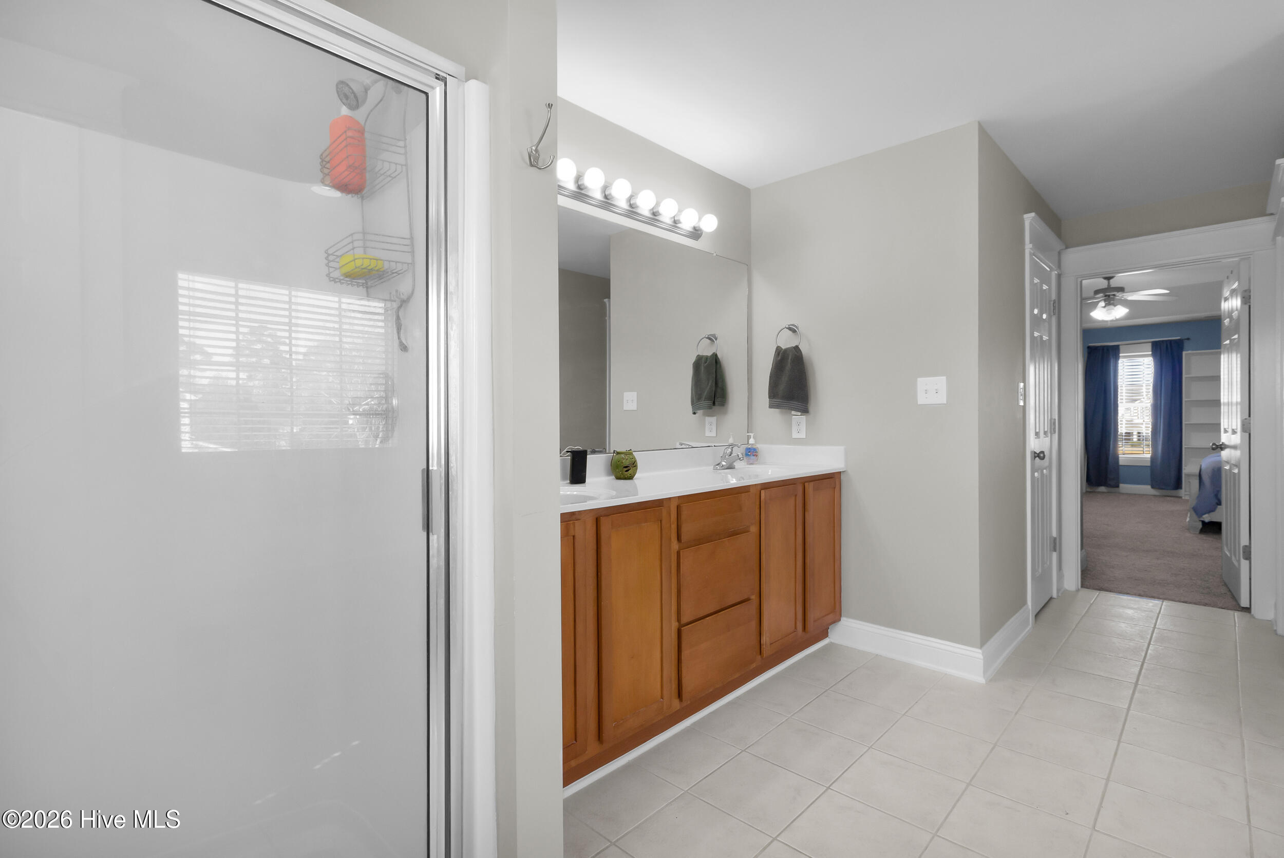 100562636 | Photo 25