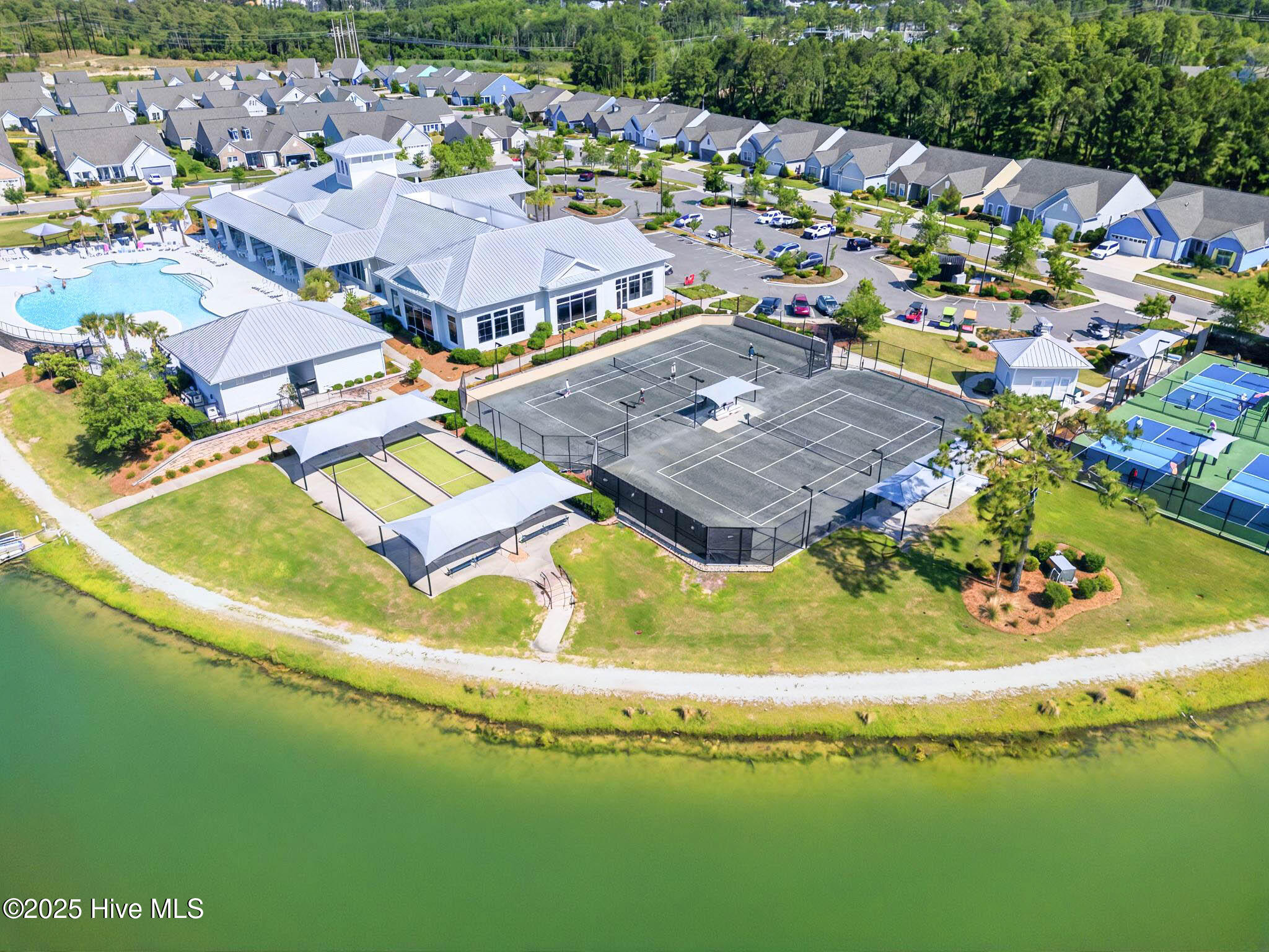 100509879 | Photo 44