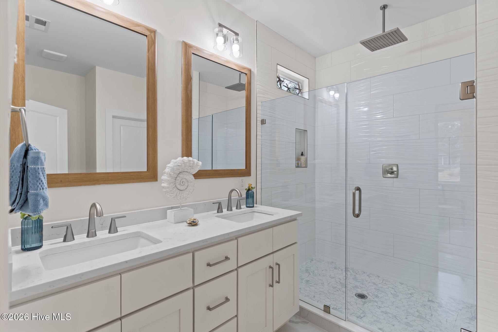 100558259 | Photo 18