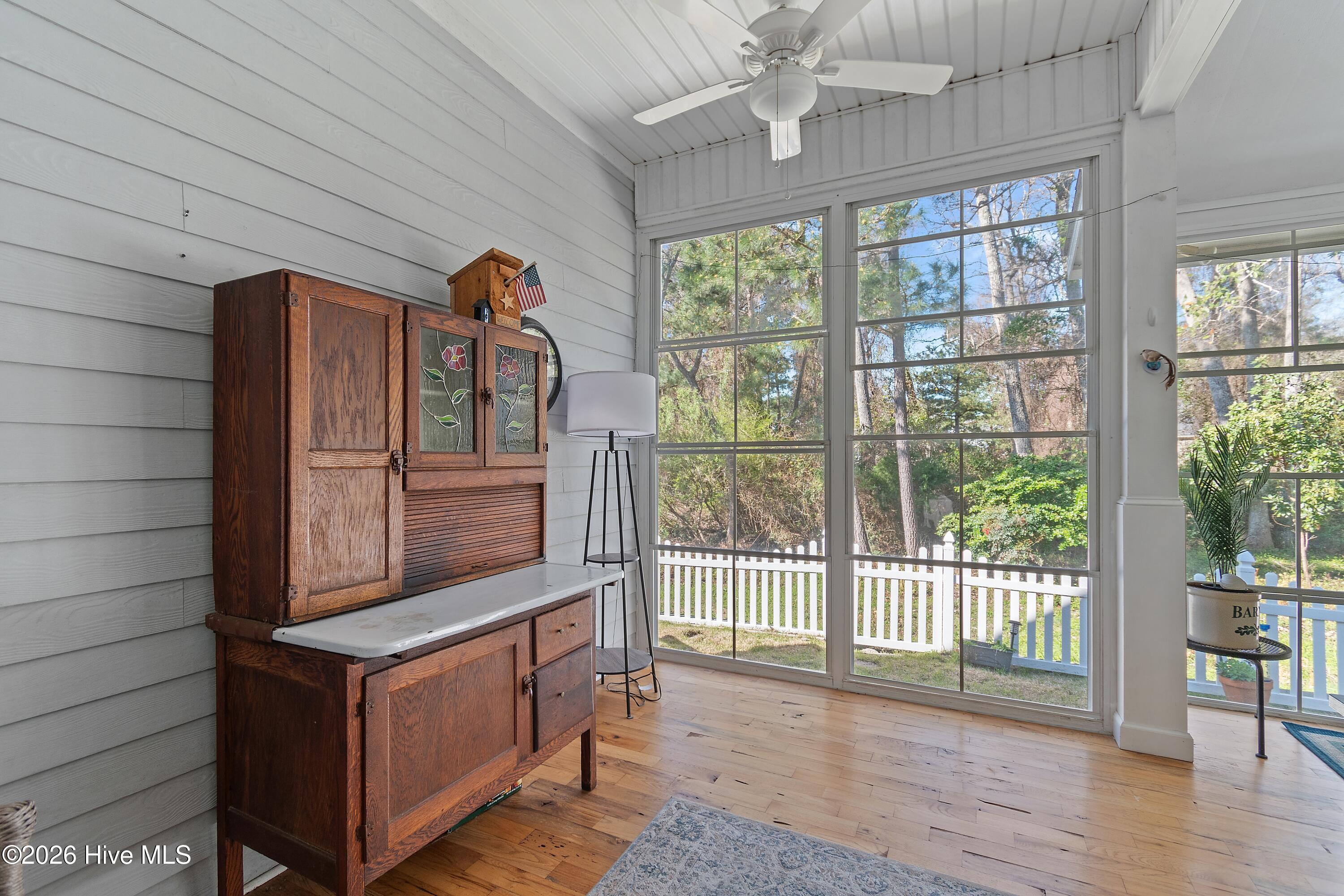 100561490 | Photo 39