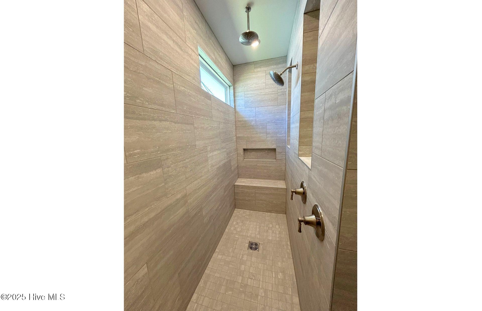 100532171 | Photo 14