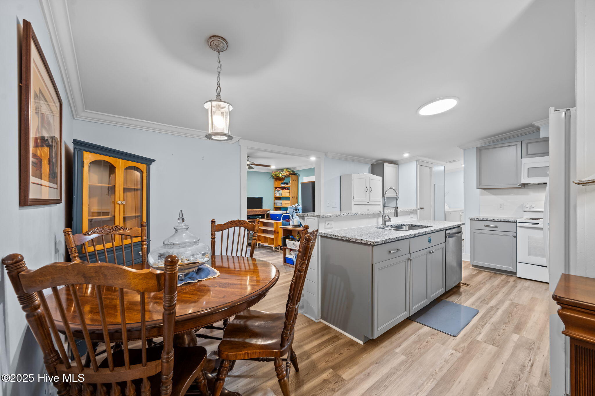 100540972 | Photo 16