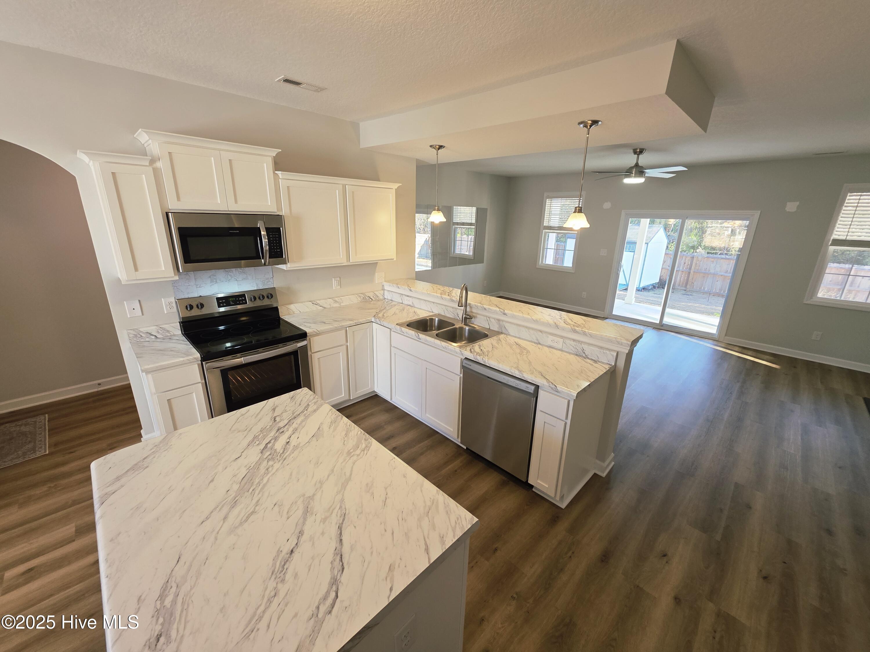 100545567 | Photo 12