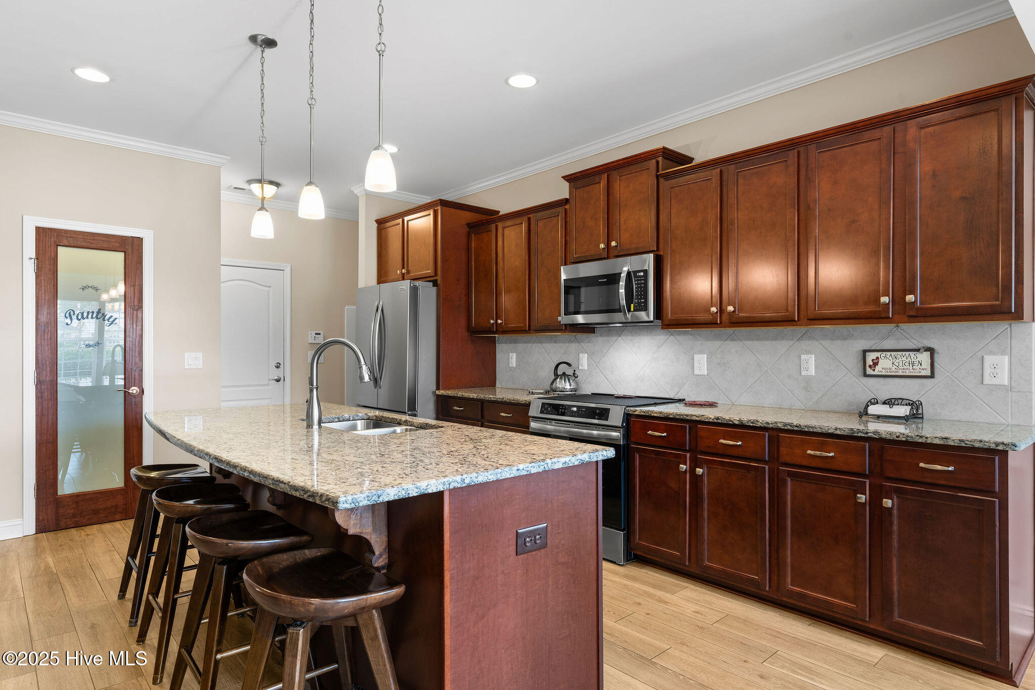 100531104 | Photo 18