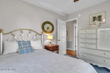 100510345 | Photo 16