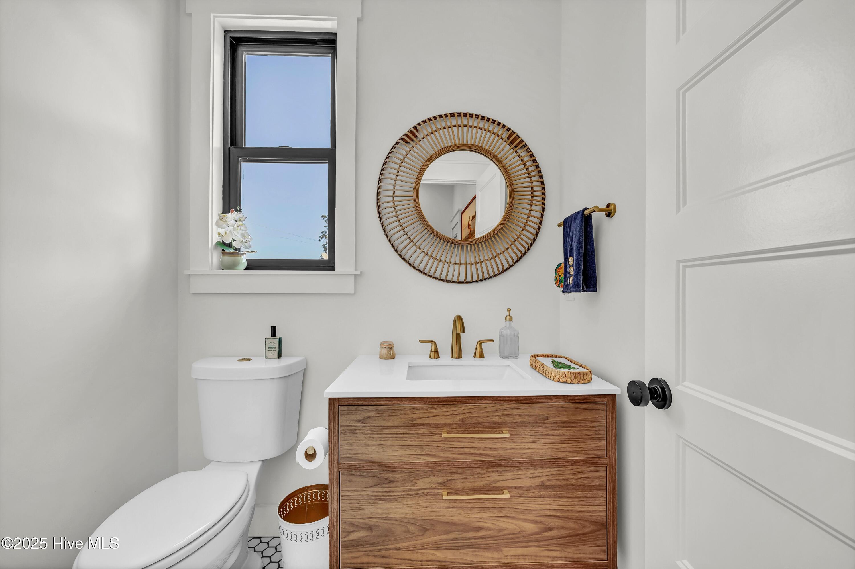 100543127 | Photo 38