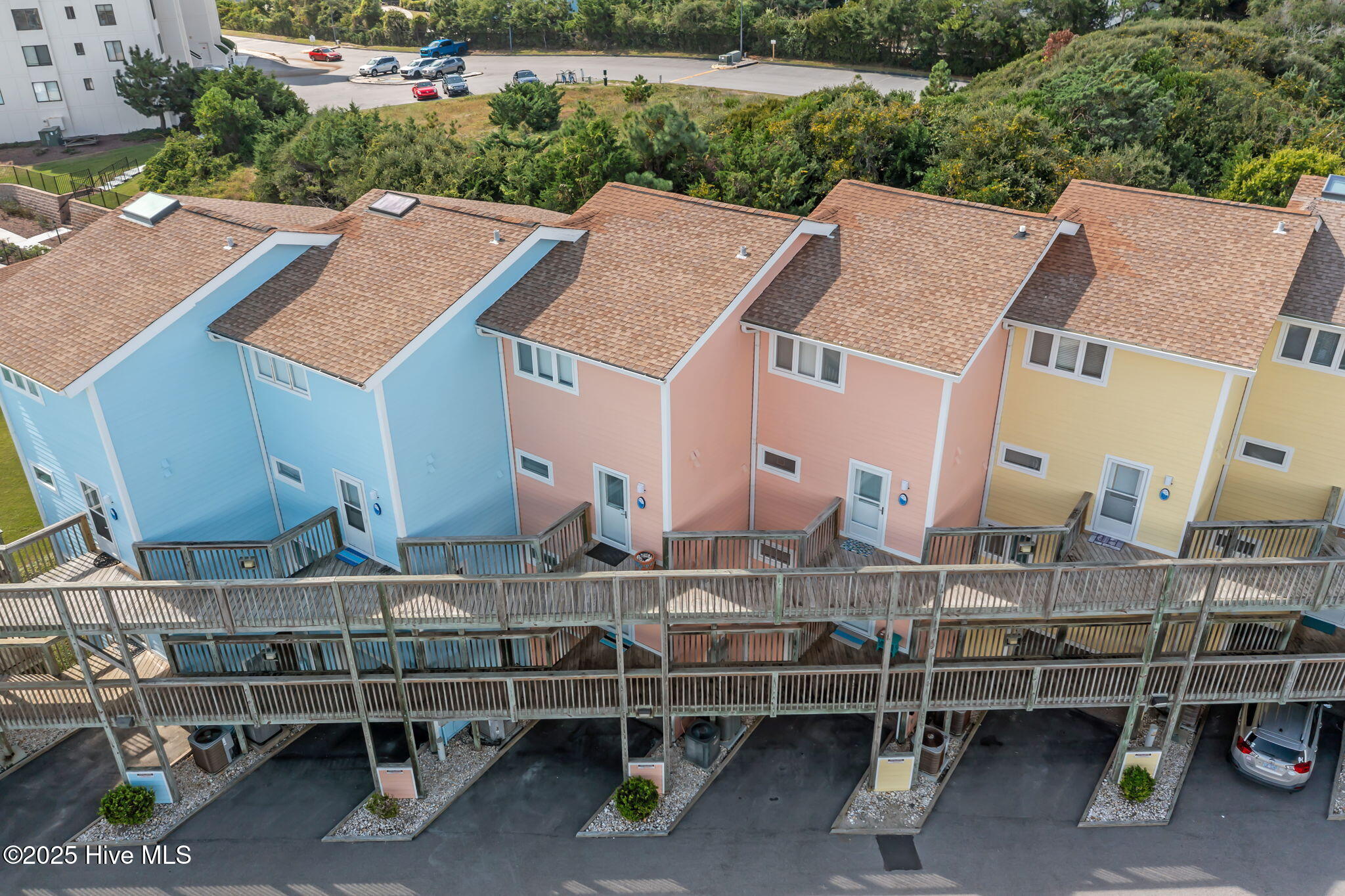 100534121 | Photo 37