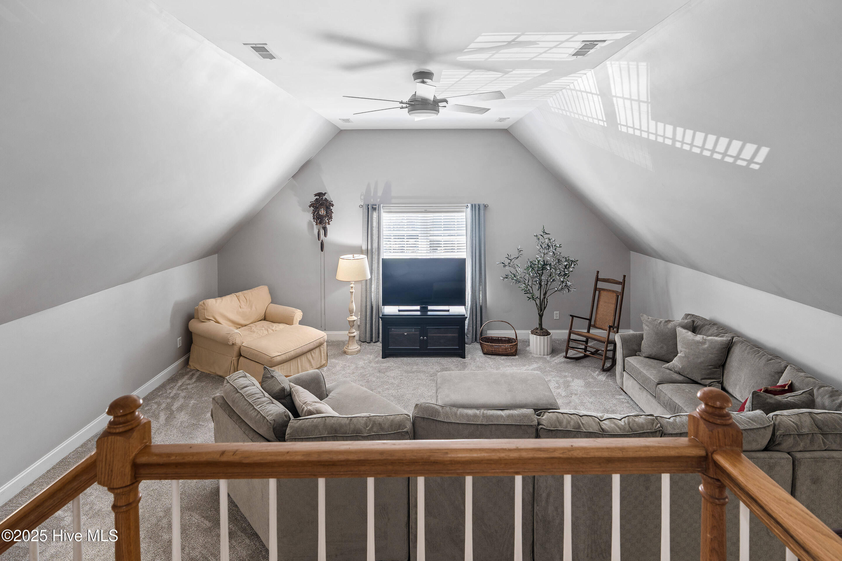 100528274 | Photo 42