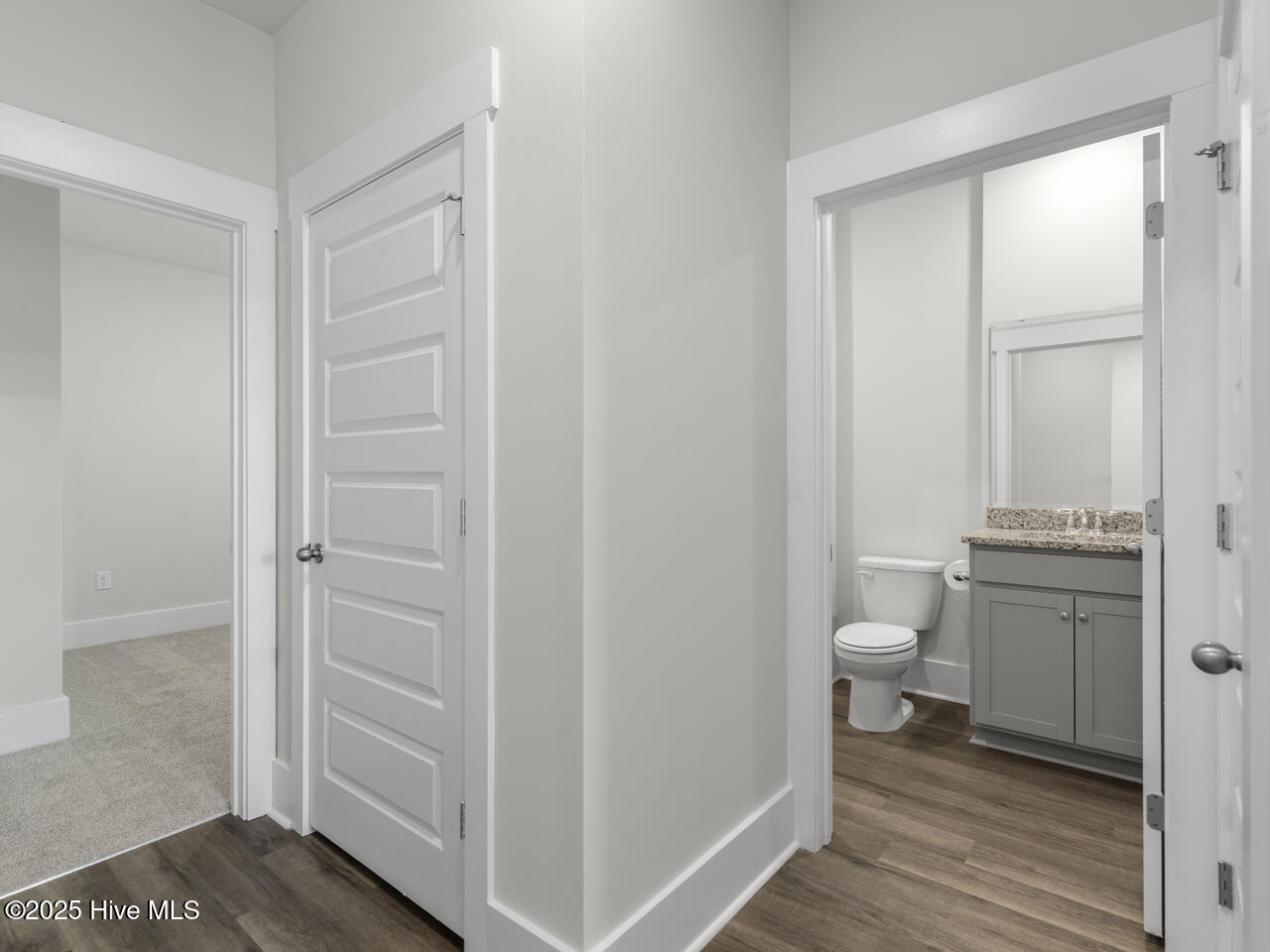 100569228 | Photo 31