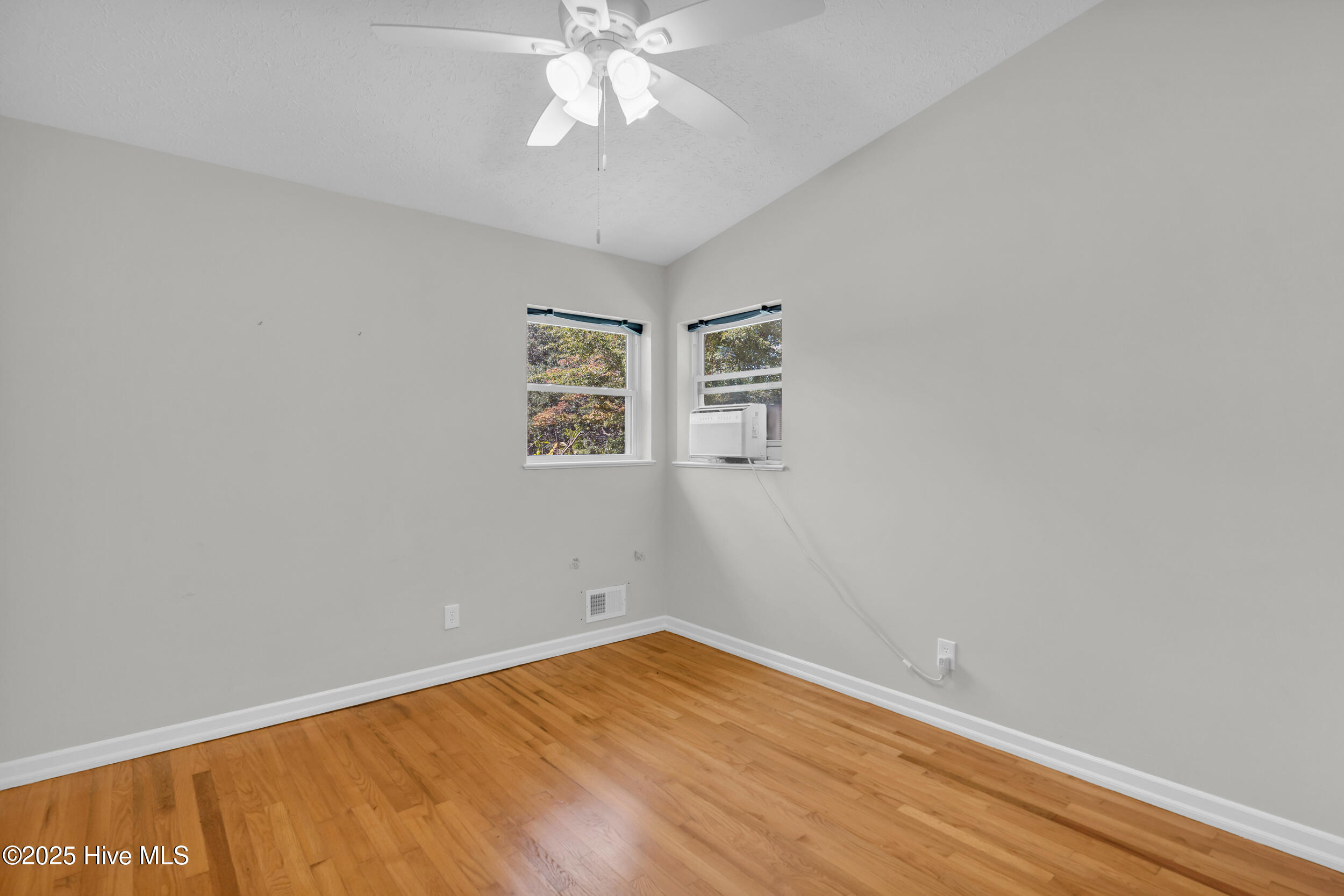 100532133 | Photo 29