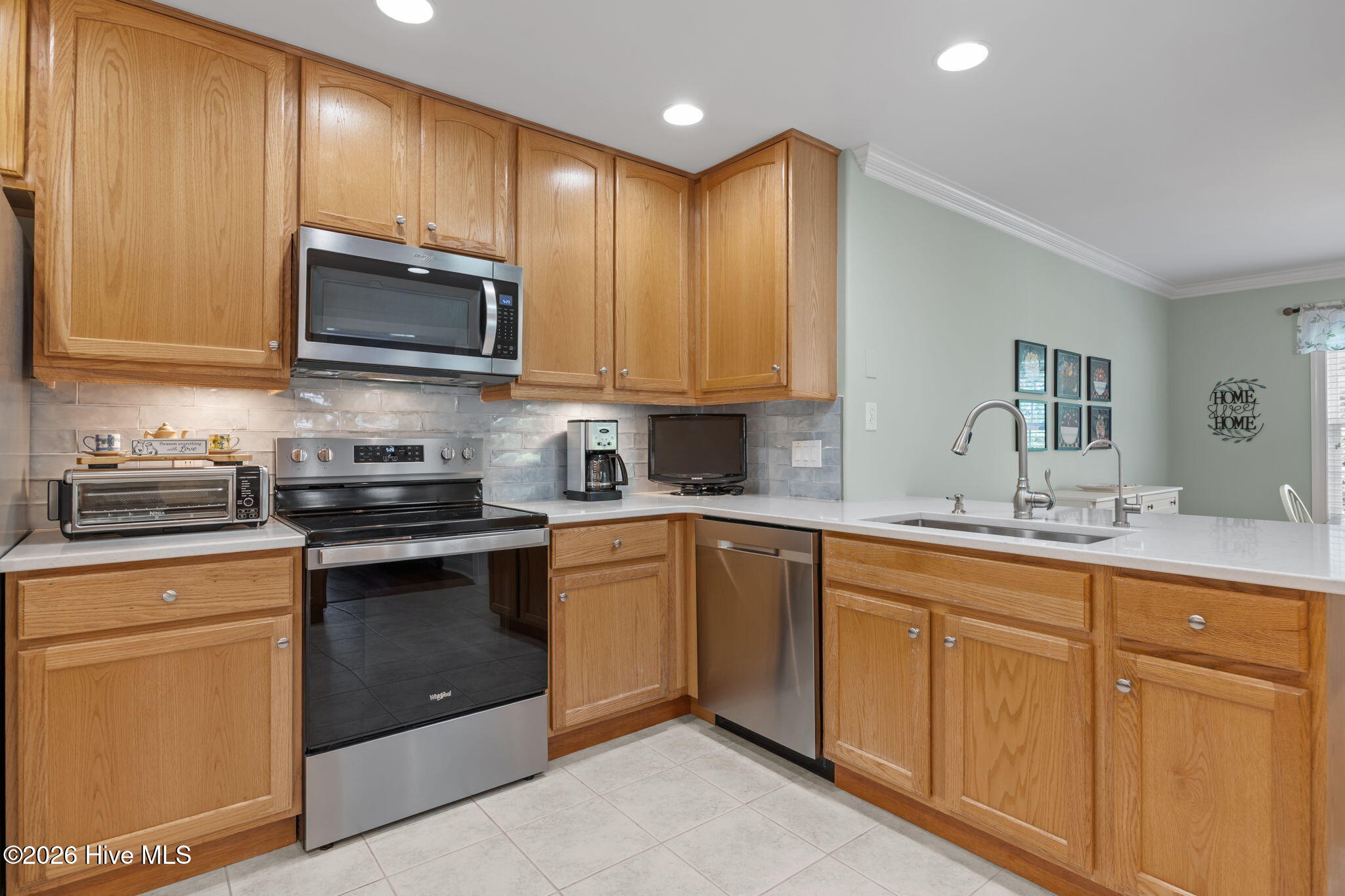 100567034 | Photo 11